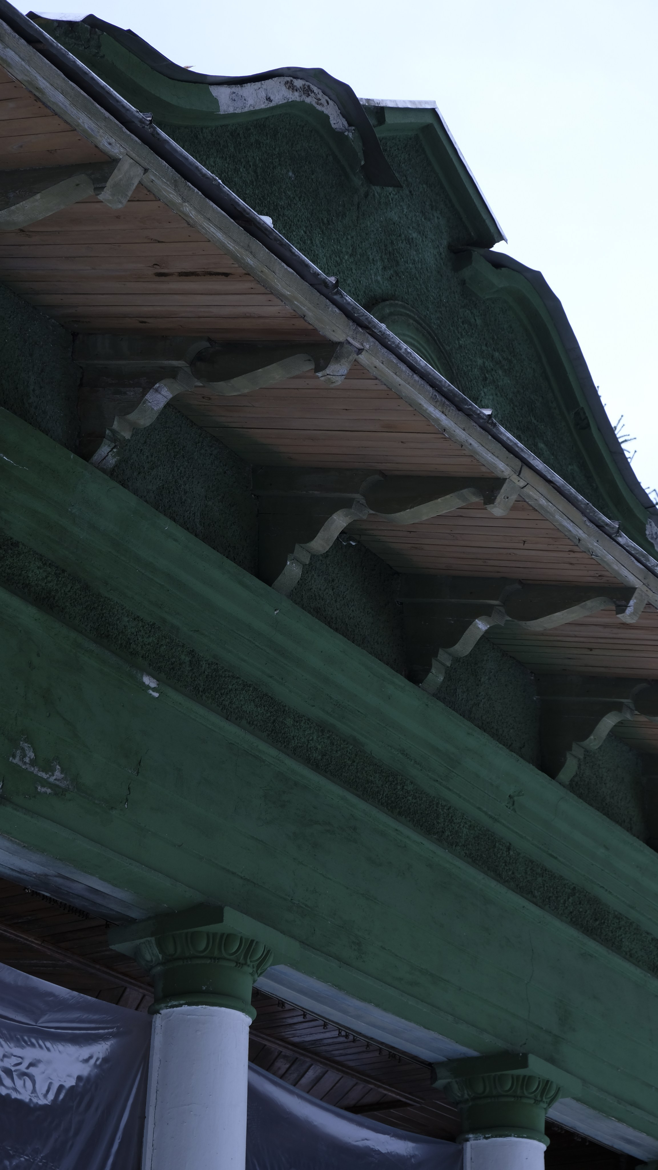 Сталинская дача на Рице зимой. Главная