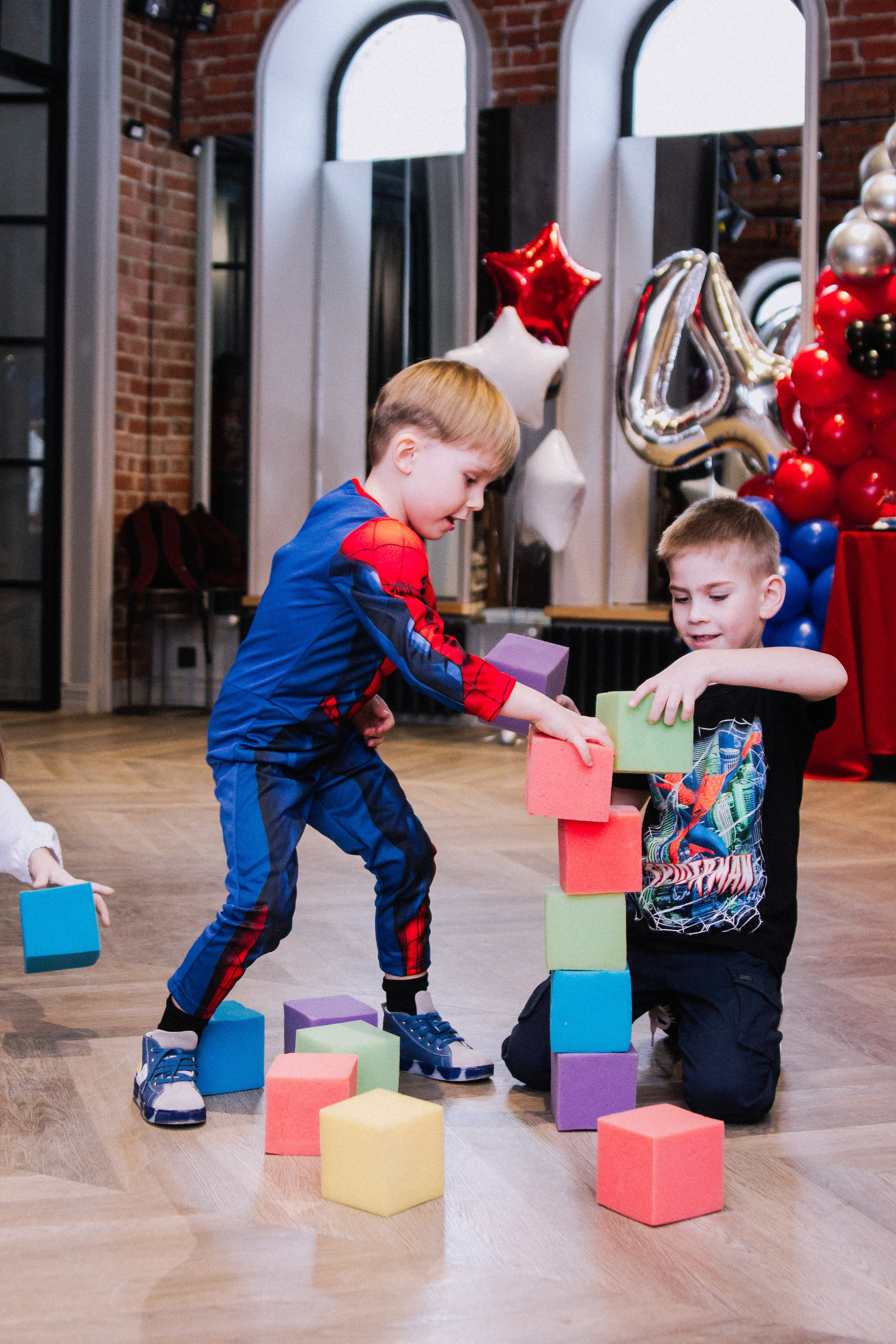 Spider 4. Фотографии с любовью