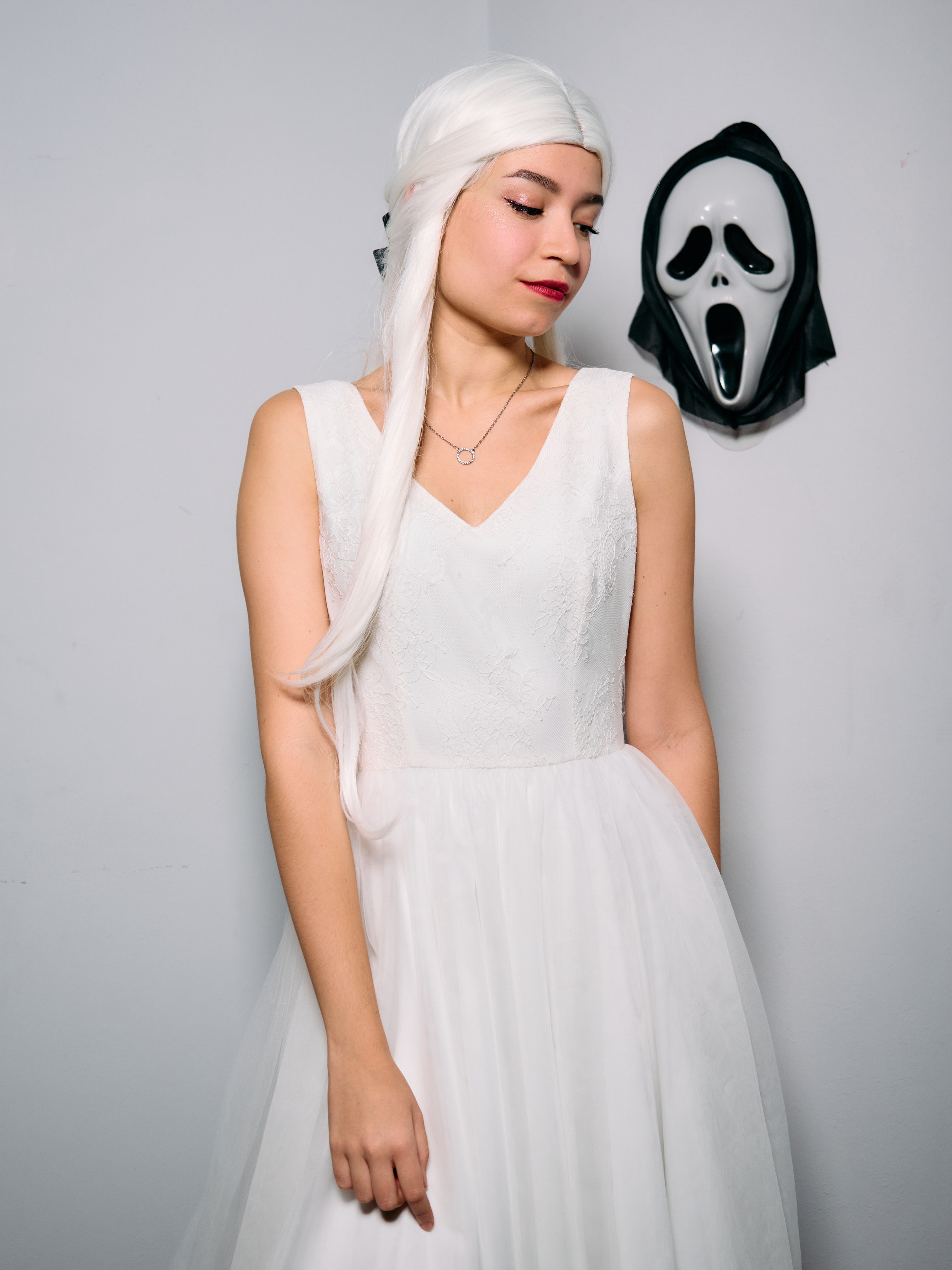 Портрет девушки на Хэллоуине 