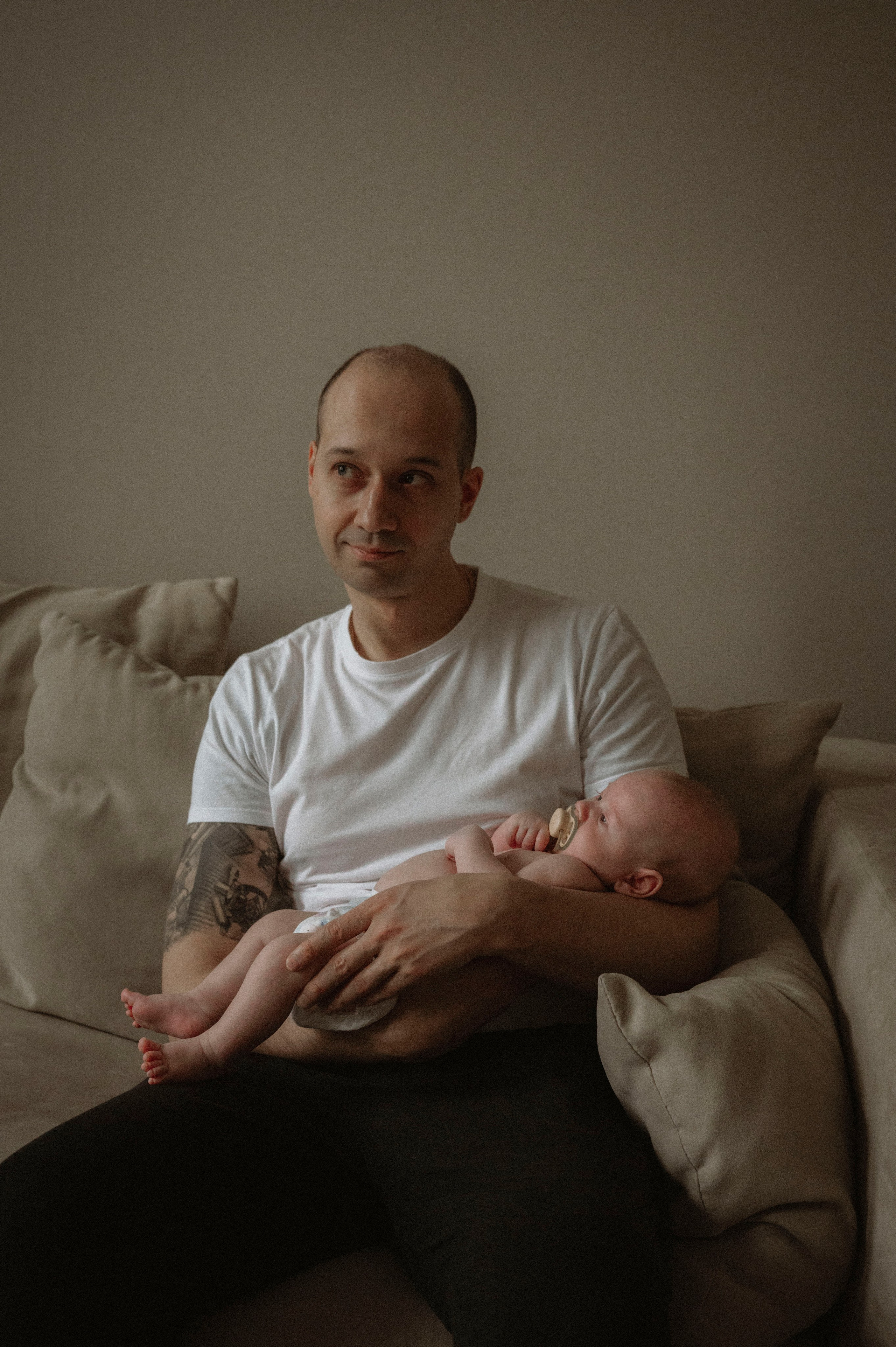 Семейная домашняя фотосессия. Профессиональный фотограф беременности в СПБ. Стильные фотосессии беременности в стиле минимализм и классическая фотография