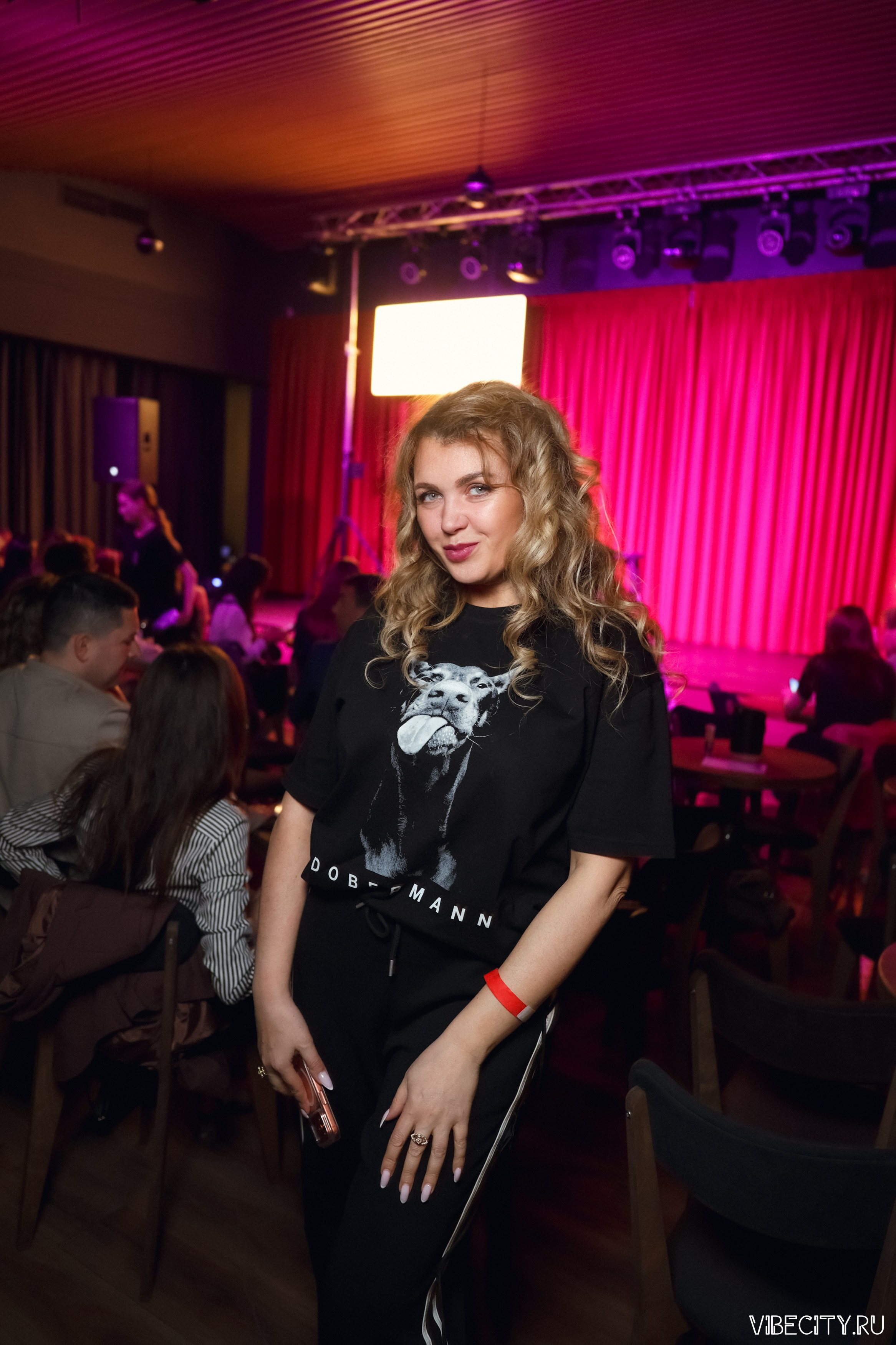 Стендап клуб Локация. VIBECITY.RU Вайб Сити Ру Фоторепортажи Фотоотчеты Калининград