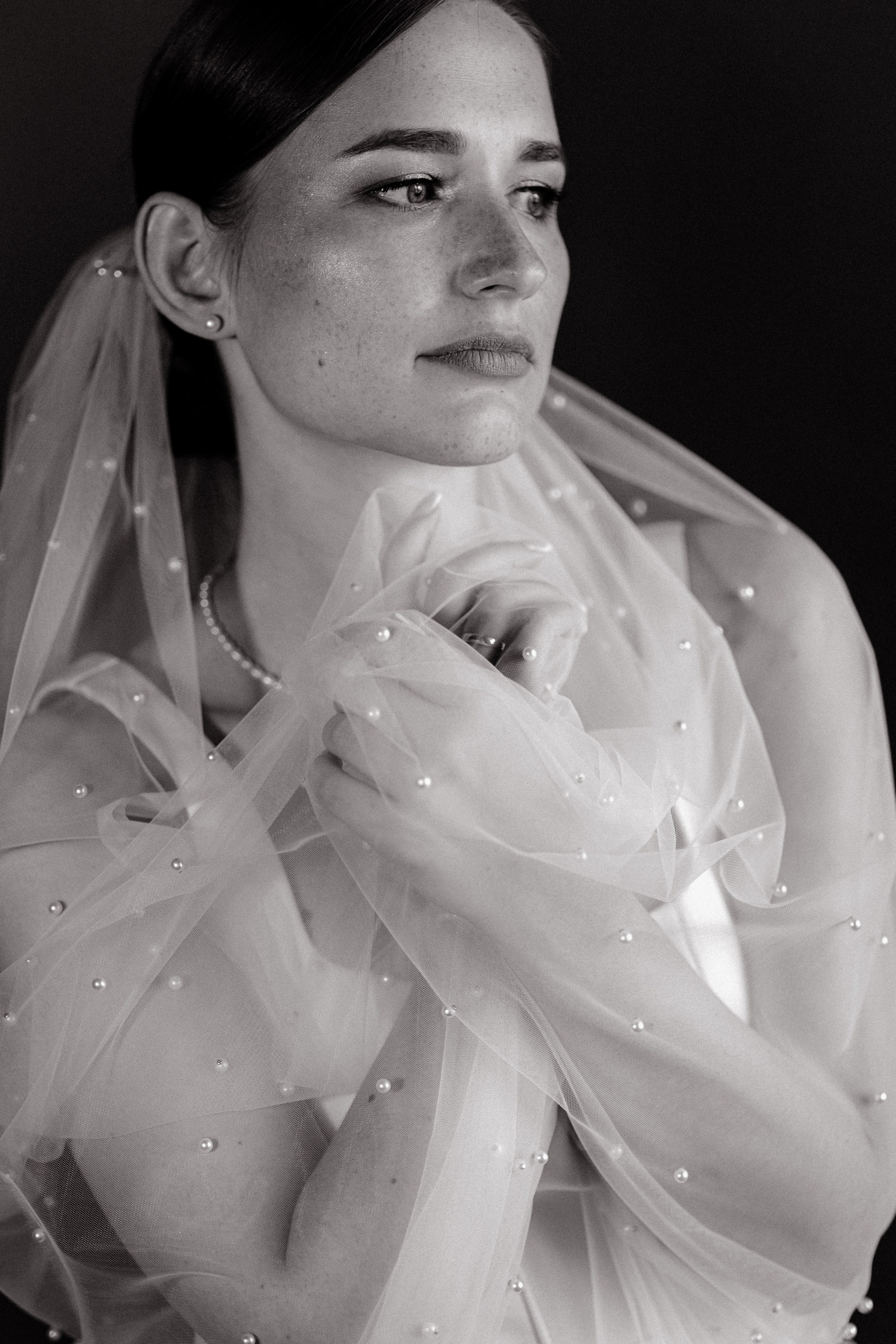 Портфолио свадебного фотографа в Москве. Фотосессия с лошадьми Москва. Фотограф на свадьбу в Москве. Свадебная фотосессия на черном фоне. Фотограф в Москве Валерия Рожкова