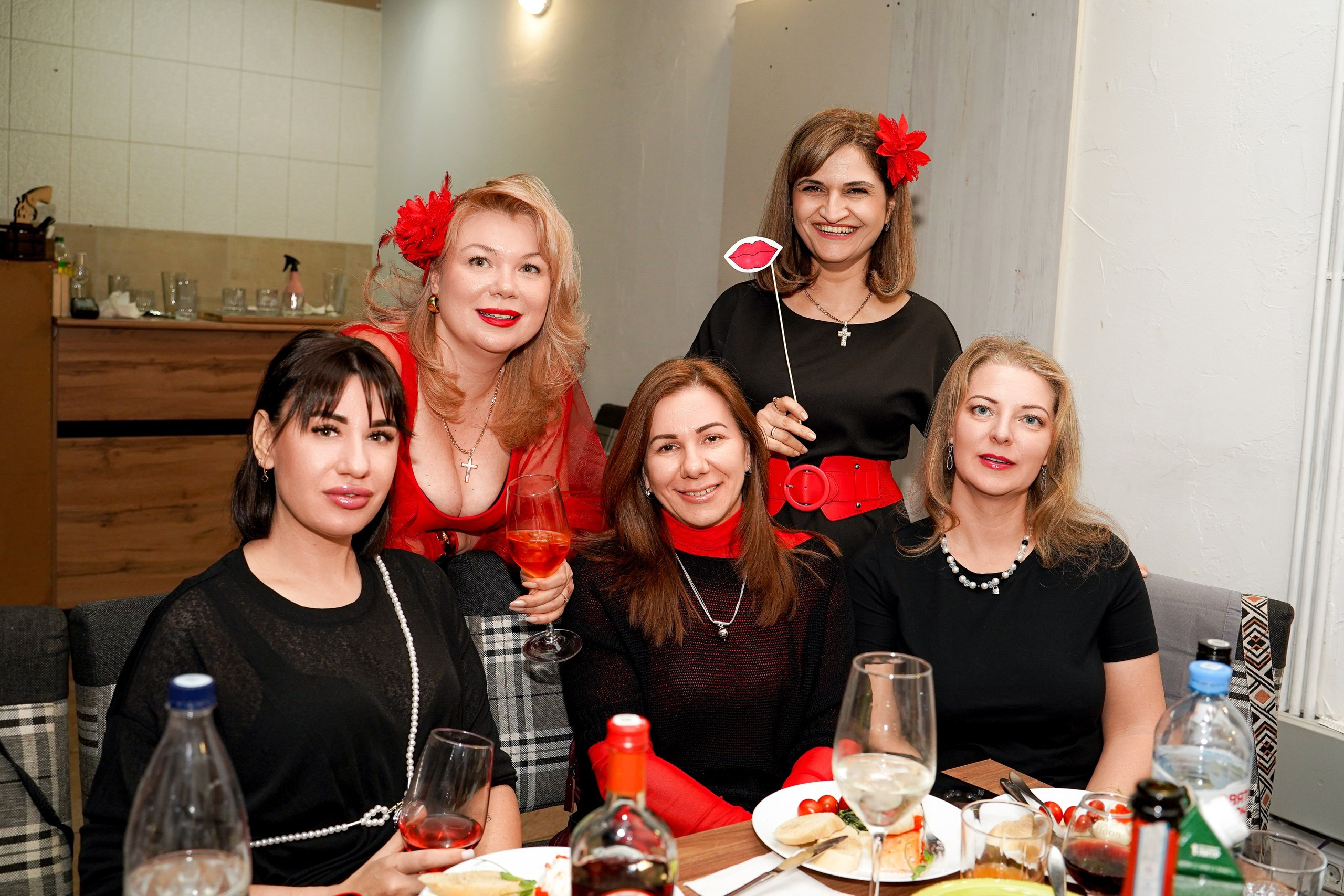 Новогодний корпоратив в ресторане Балаган в Ростов-на-Дону. Свадебный фотограф в Ростове-на-Дону. Таинство Крещения и Венчания, семейные фотосессии. Алёна Чёботова