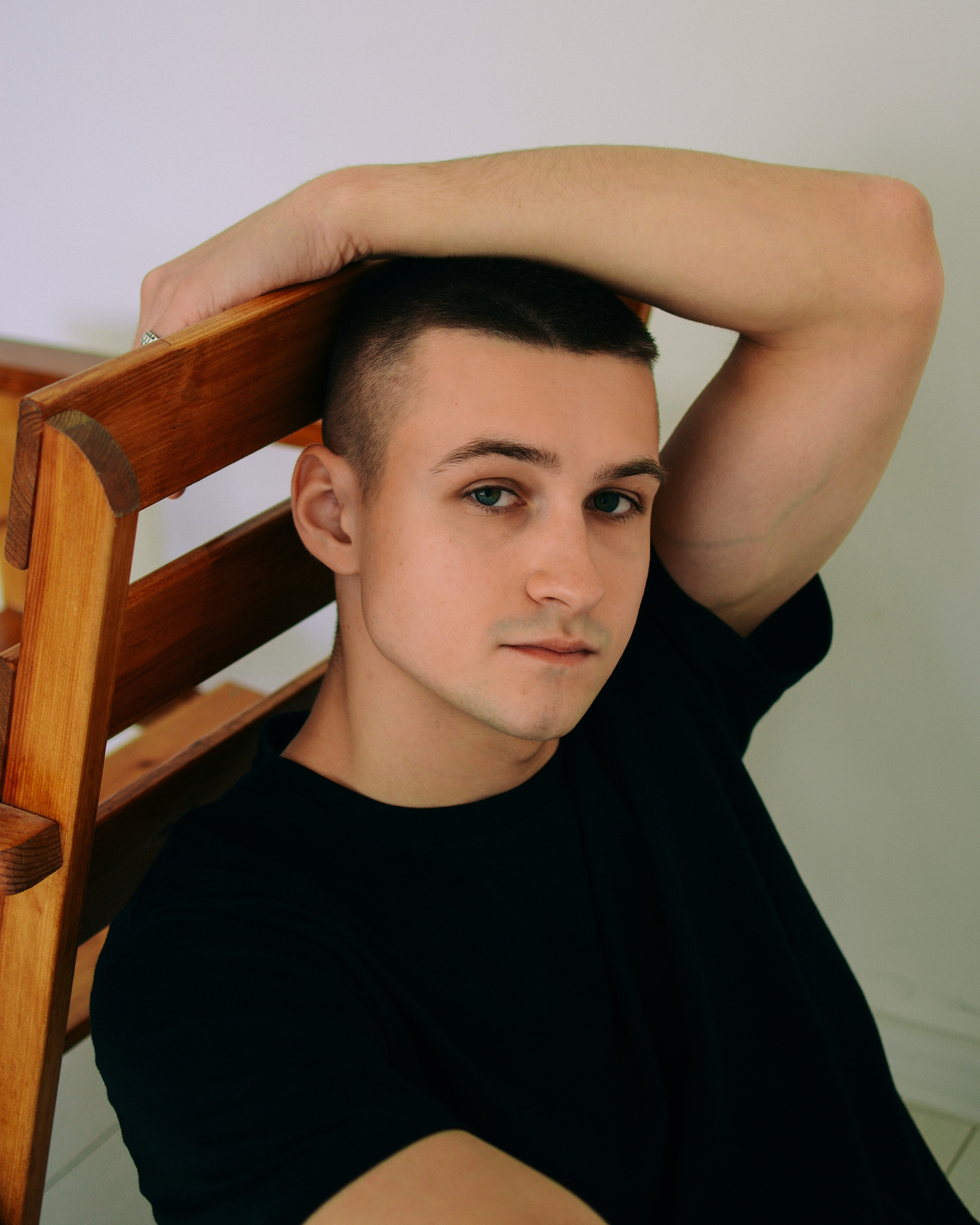 Артем, 185 см, 50-52 р-р. KED Production — продакшн из СПб. Создаём фото, видео и контент, который помогает брендам и селлерам продавать больше