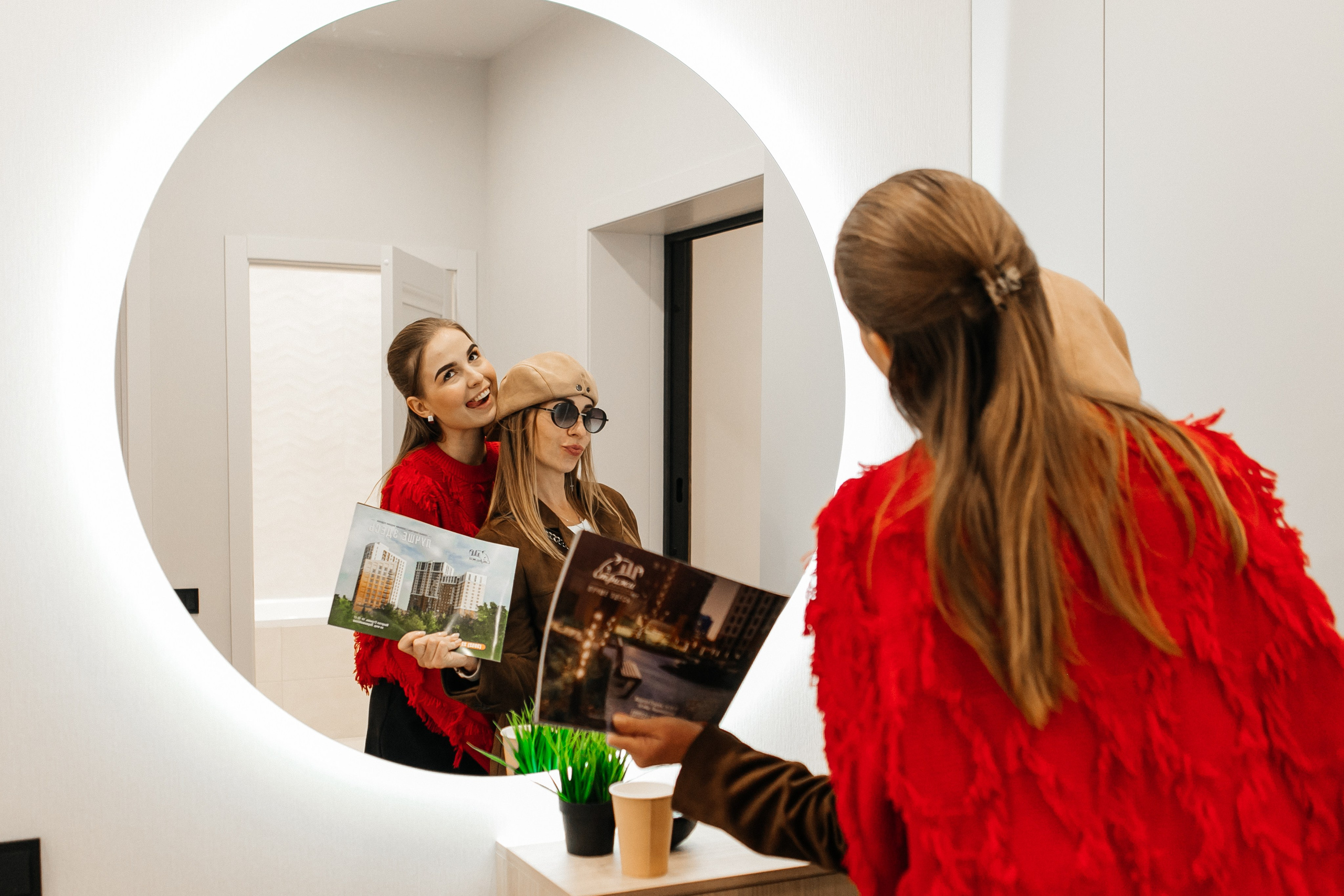 Презентация в квартал стрижи от Восток Центр Иркутск. Фотограф в Иркутске Анастасия Кись. Студийная фотосессия беременности в тканях Иркутск. Семейная фотосессия, ПОРТРЕТ «ПОКОЛЕНИЕ»