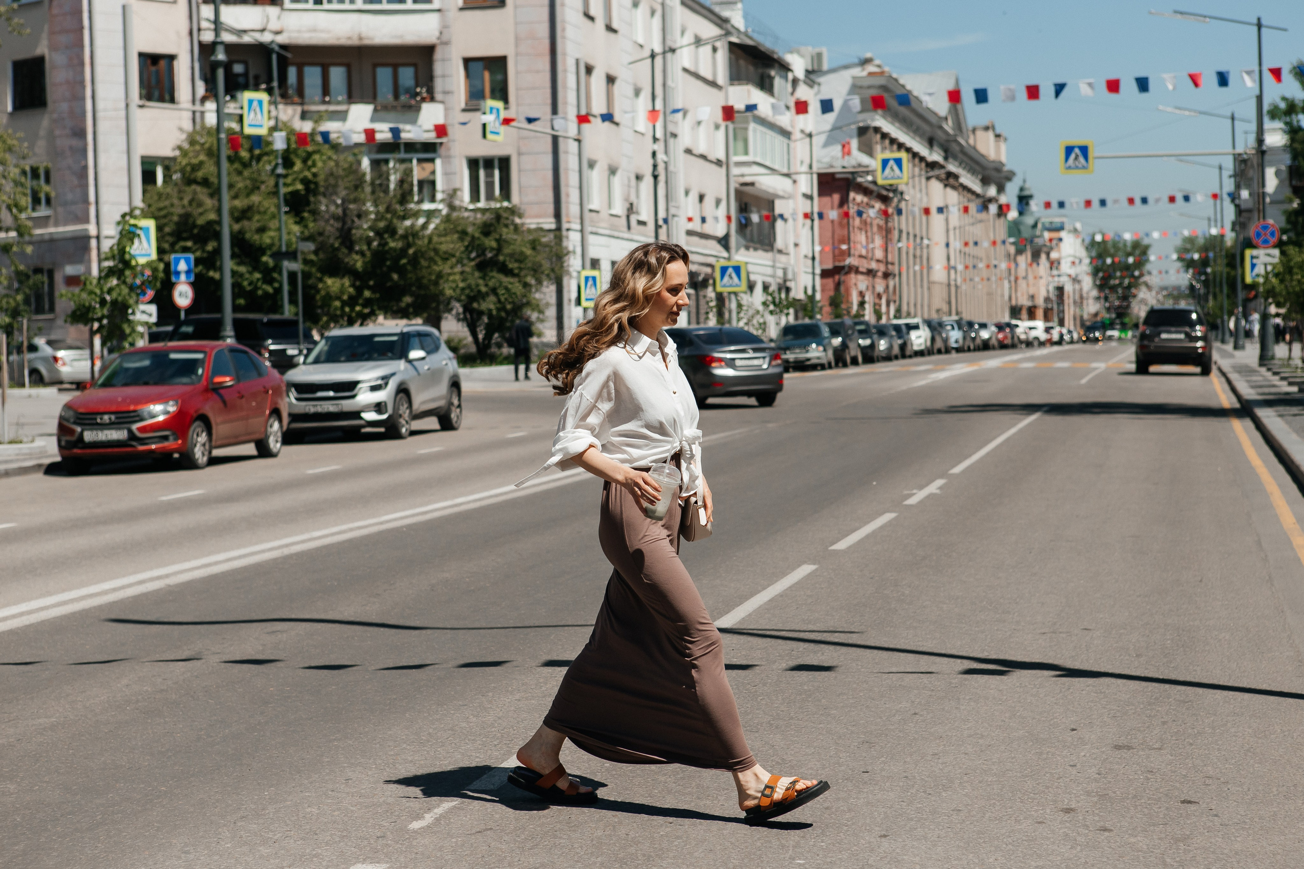 фотосессия на улице, фотопрогулка, фото прогулка, Иркутск, женская фотосессия, женский фотограф, фотопрогулка для девушки, уличная фотосессия, стрит фото, стрит фотосессия, фотография девушки на прогулке