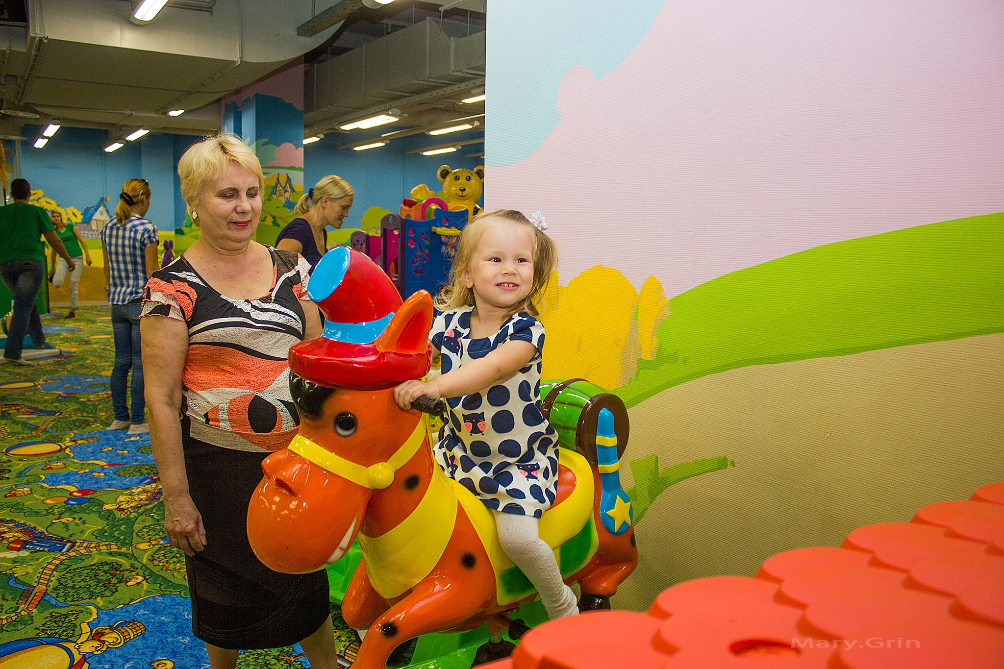 День рождения в стиле свинки Пеппа в Изумрудном городе. Детский и семейный фотограф, фотограф мероприятий Нижний Новгород