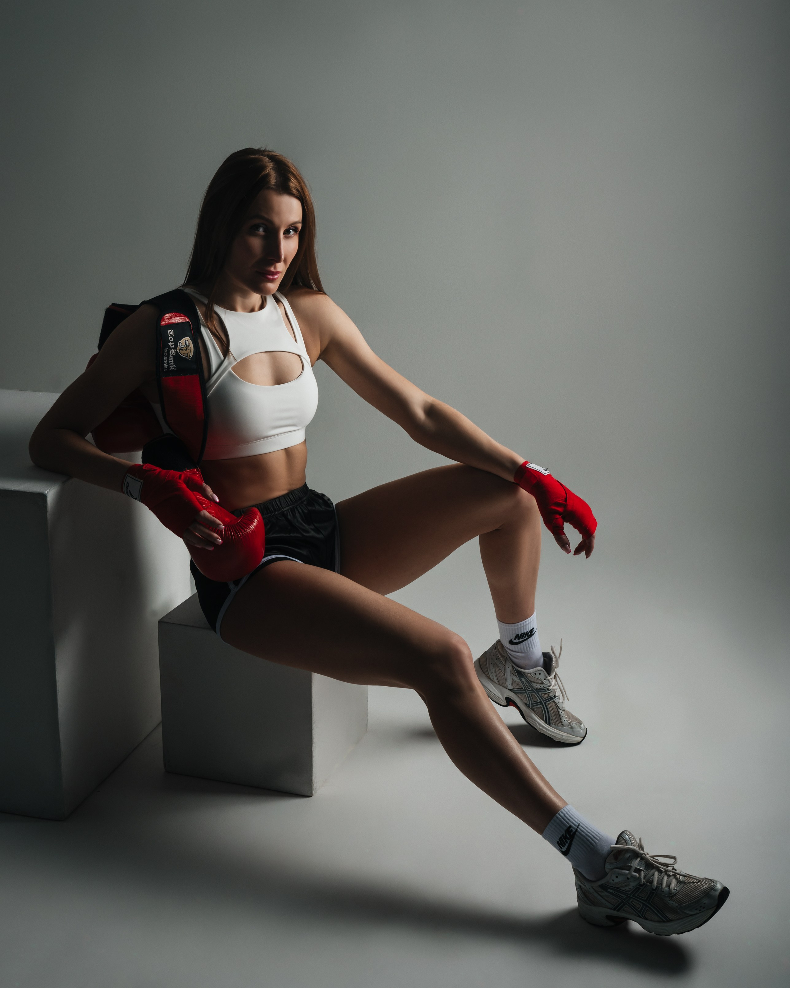 Опасная леди в перчатках. Belichev45foto.ru