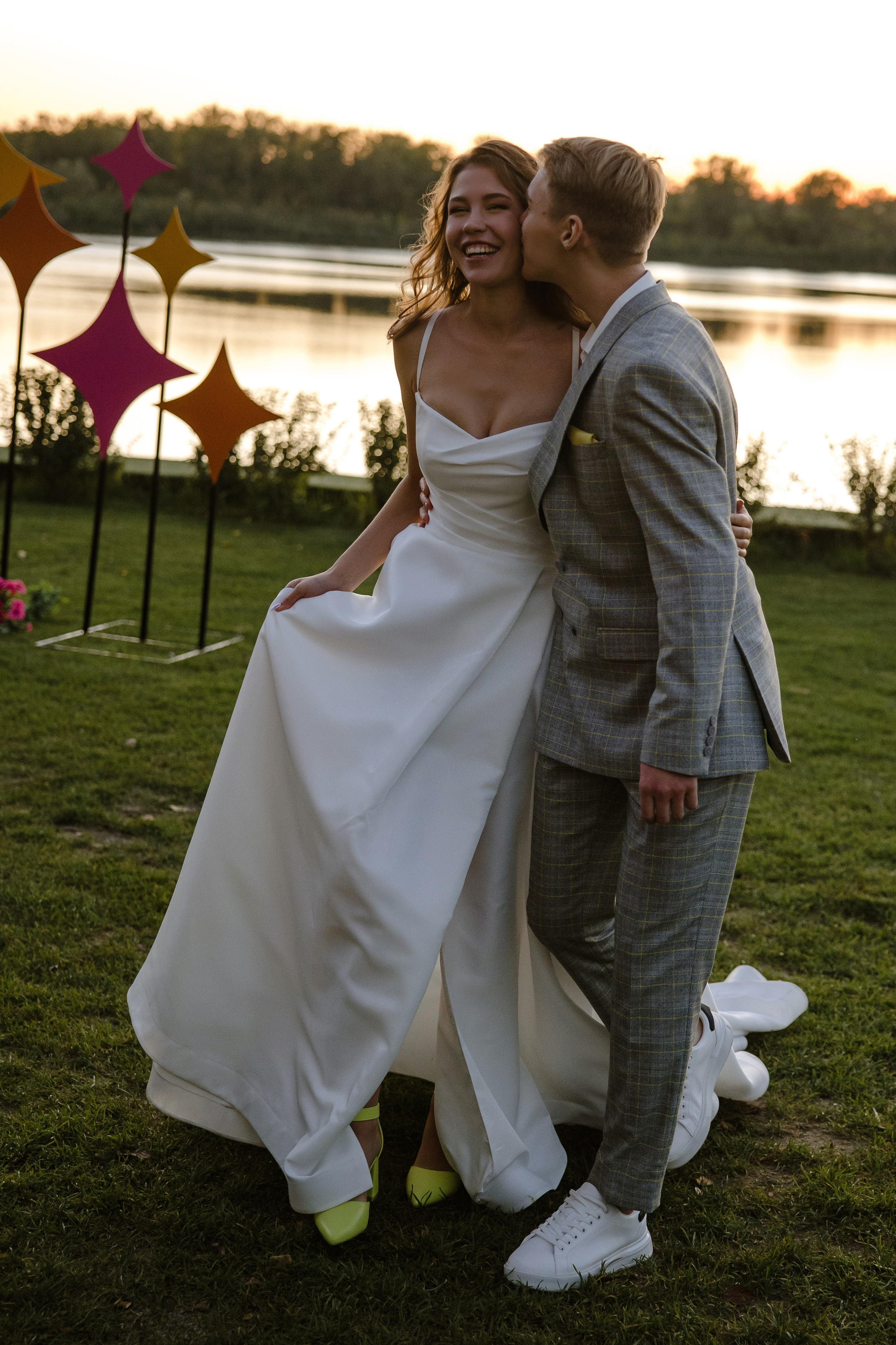 Яркая неоновая свадебная фотосессия в «Нет на карте». Свадебный и семейный фотограф в Самаре и Тольятти | Елена Топанцева