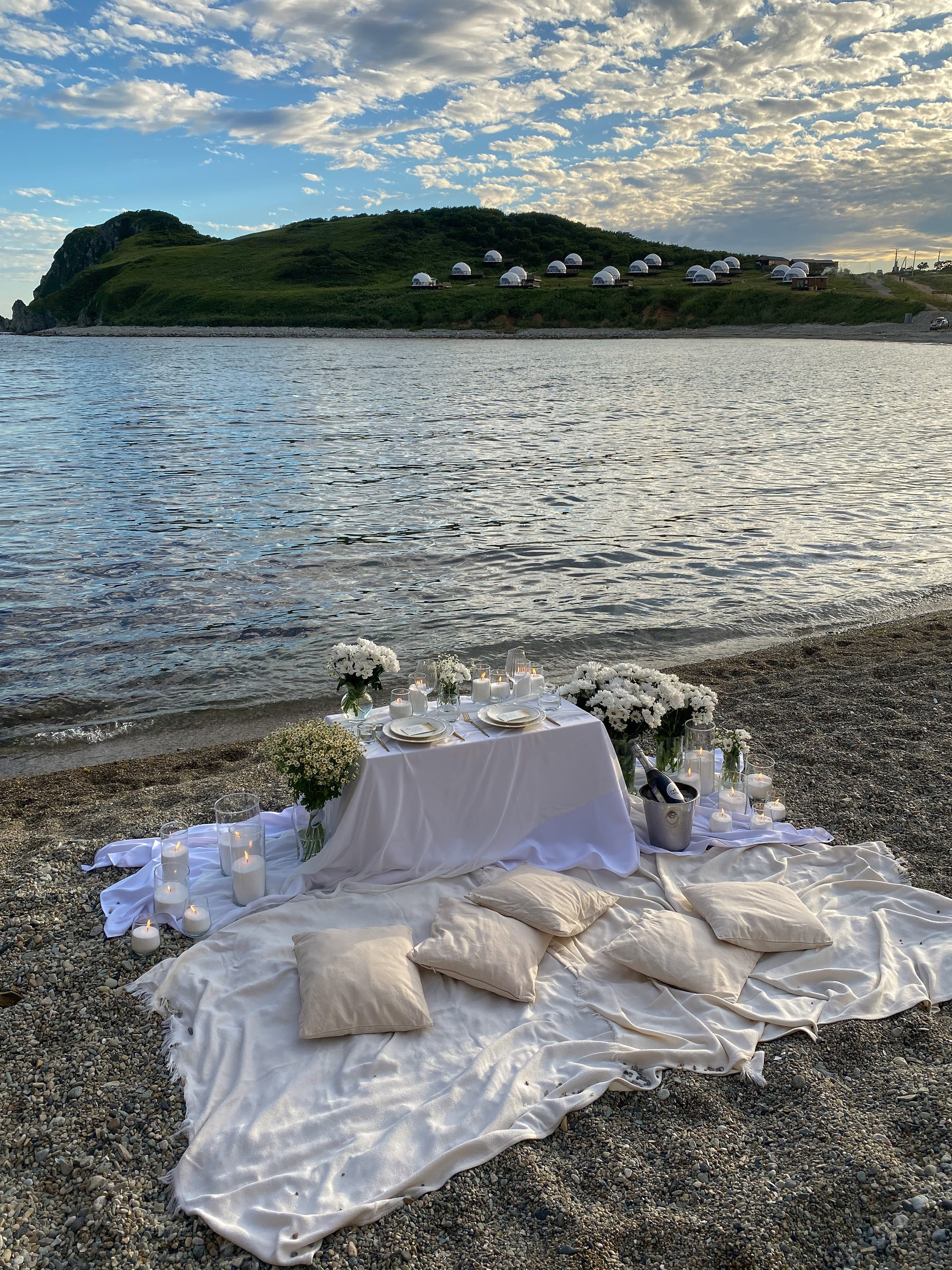 Свидание у моря во Владивсотоке. Организация свадеб и других мероприятий во Владивостоке от «Рядом быть»