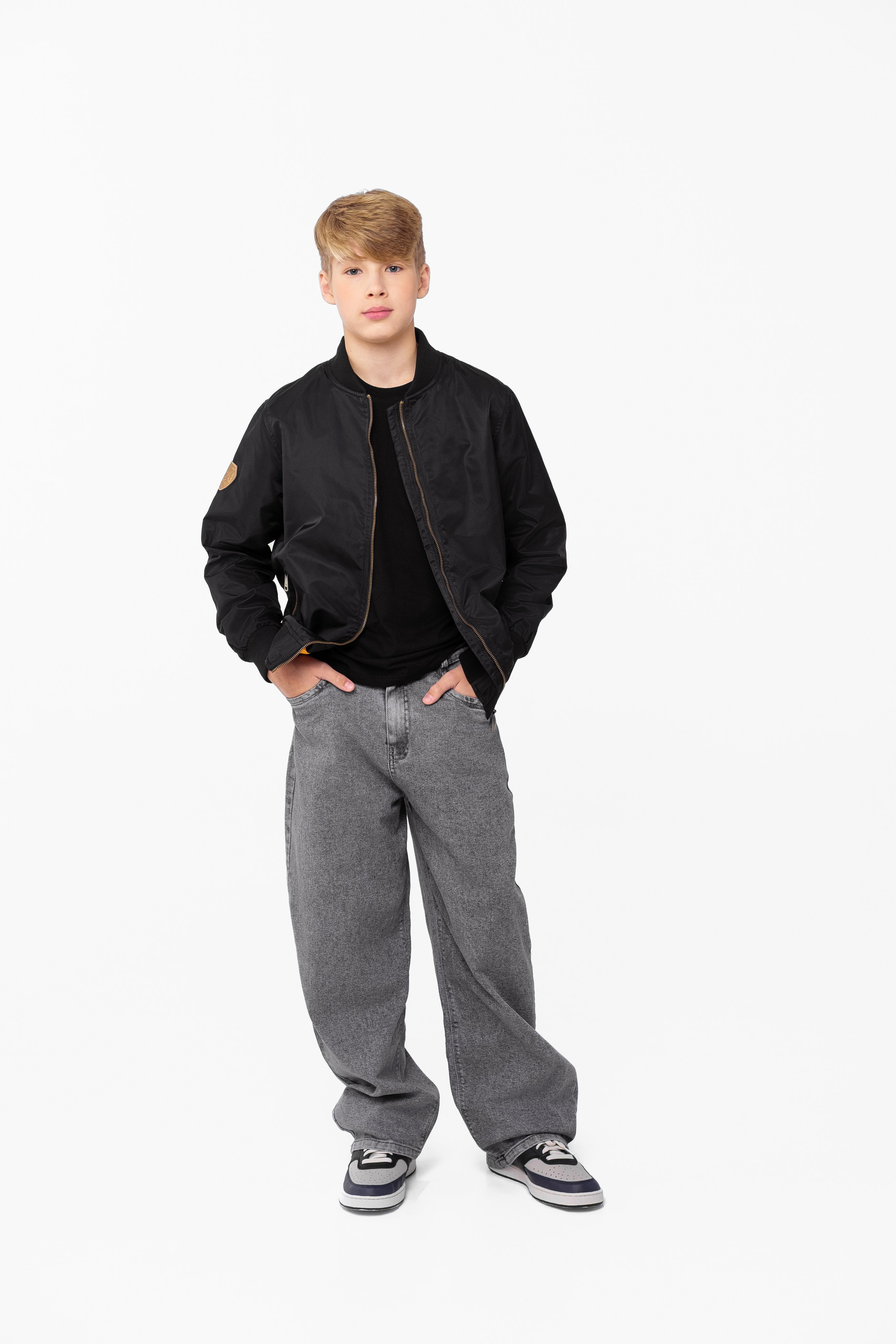 Съемка верхней одежды для каталога и маркетплейсов в Санкт-Петербурге. Фотосессия для маркетплейсов