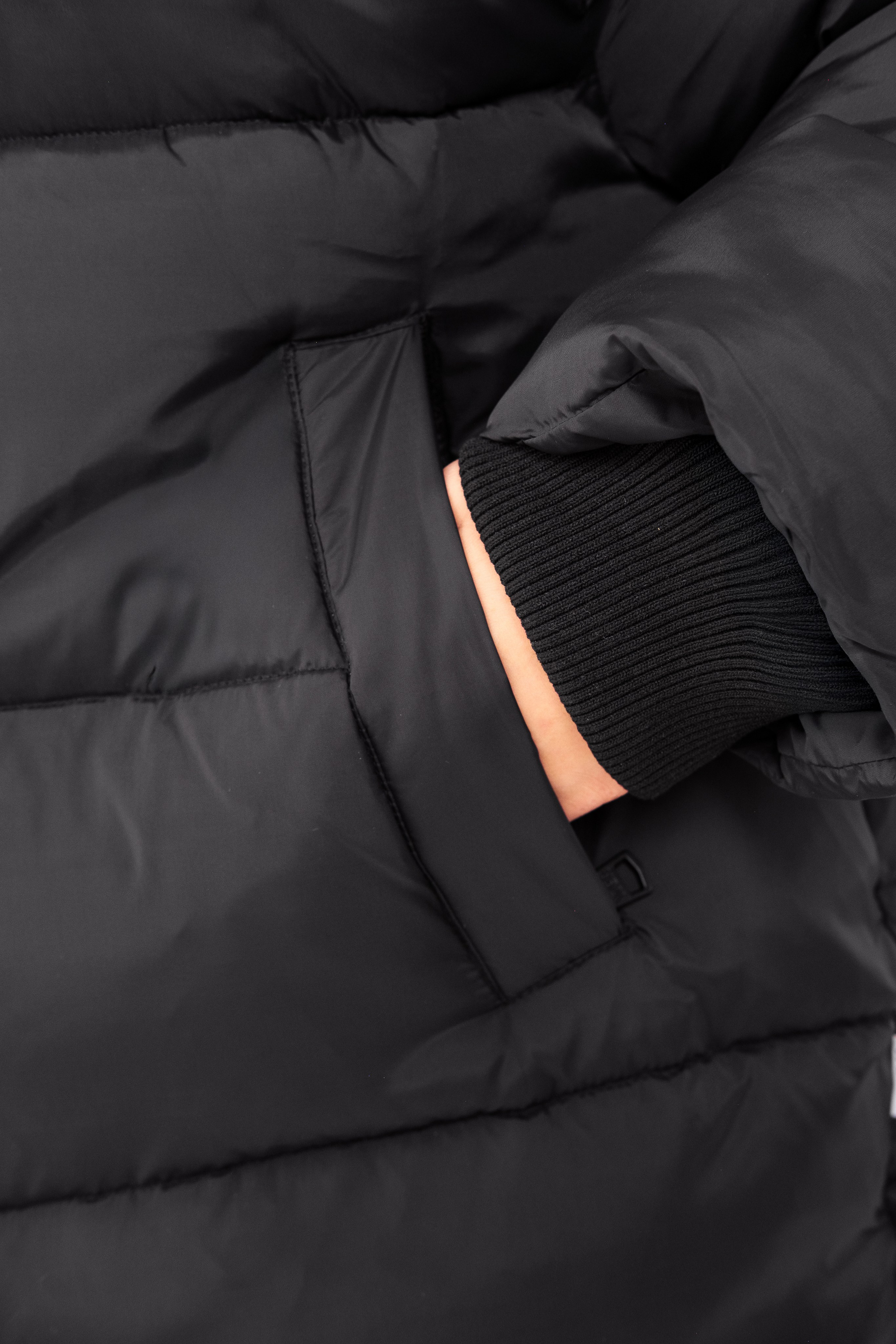 Съемка верхней одежды для каталога и маркетплейсов в Санкт-Петербурге. Фотосессия для маркетплейсов