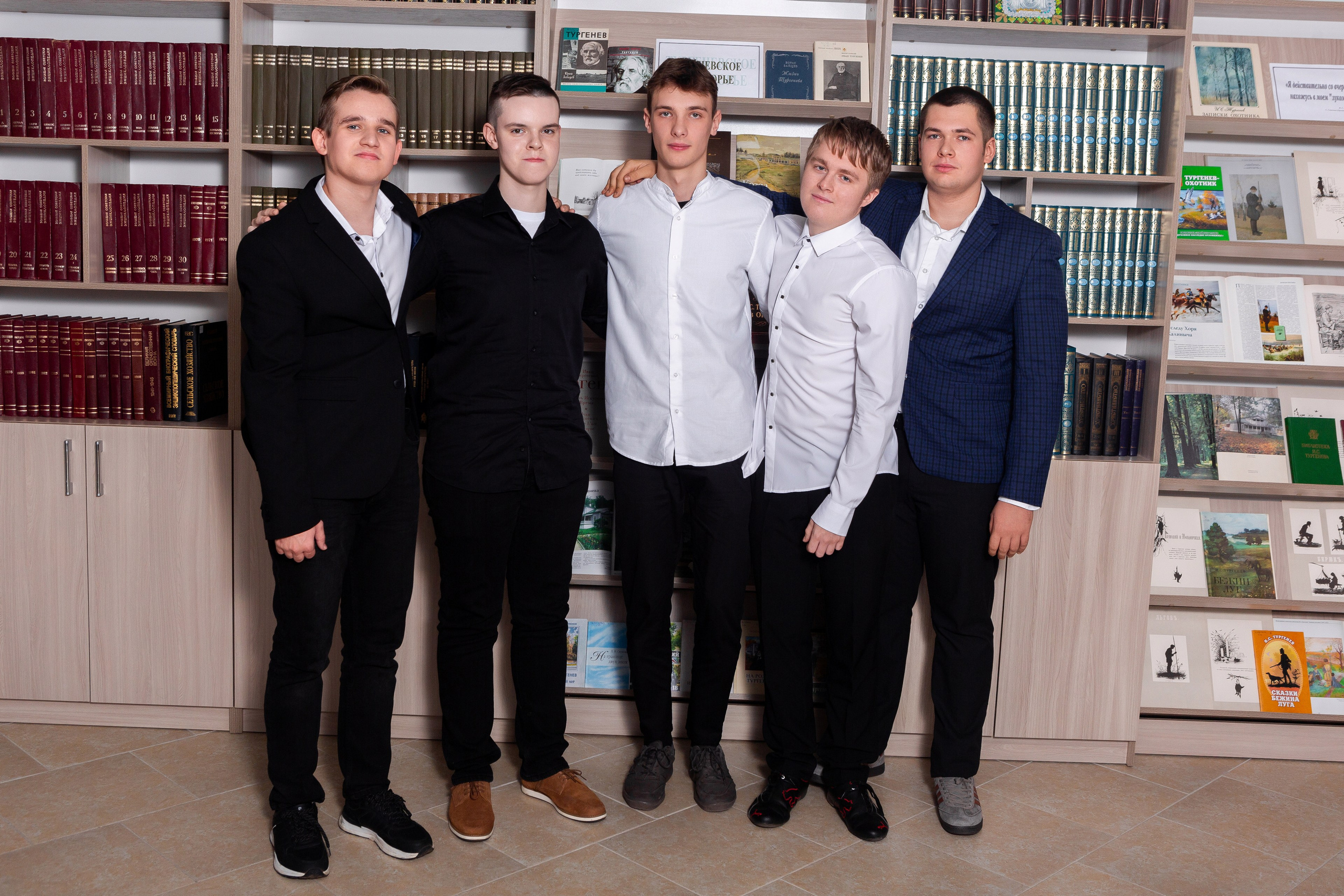 Съемка в библиотеке для 11 класса #2. Профессиональный фотограф в Мценске и Орловской области
