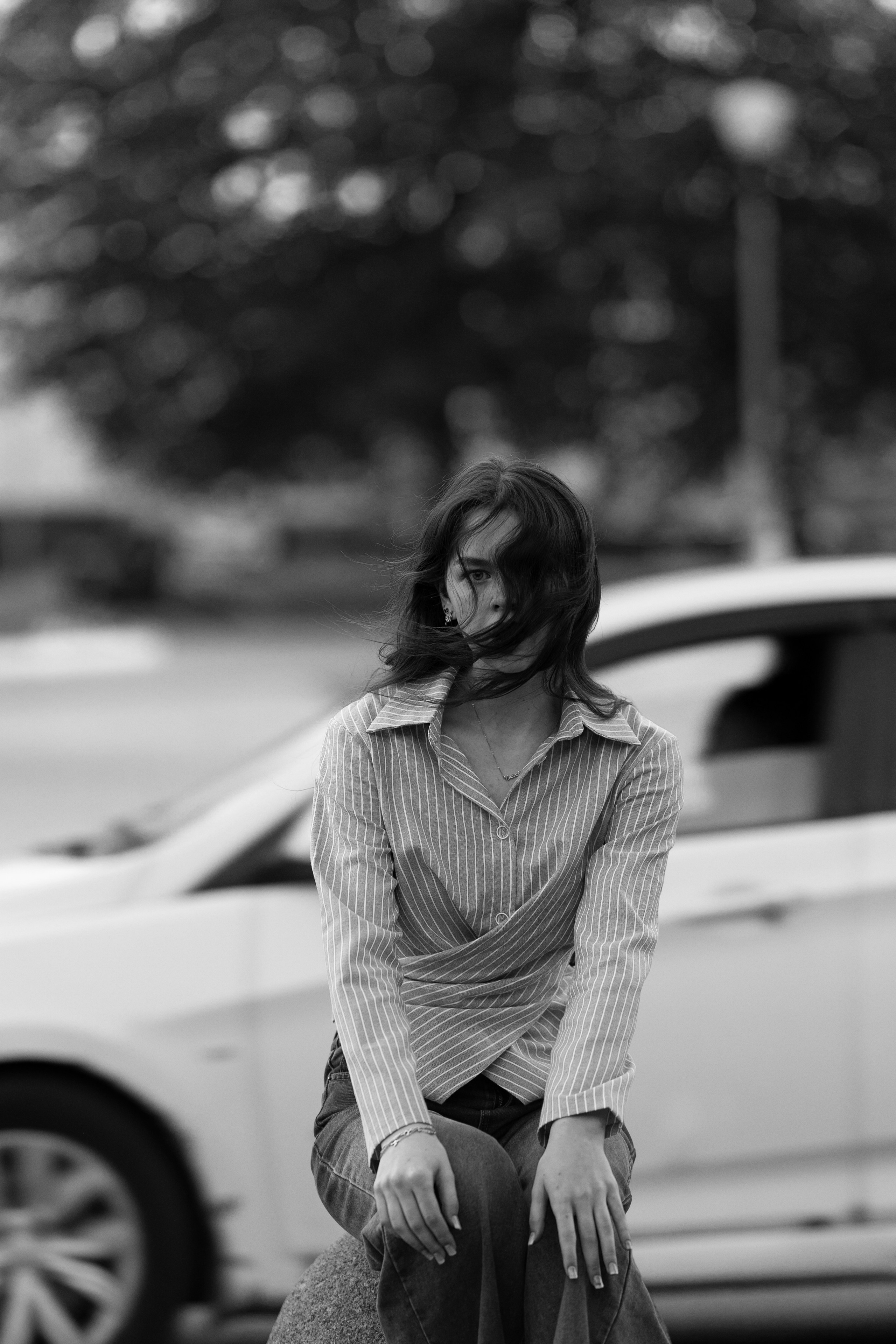 портретный фотограф в Москве, женская фотосессия на улице с естественным светом