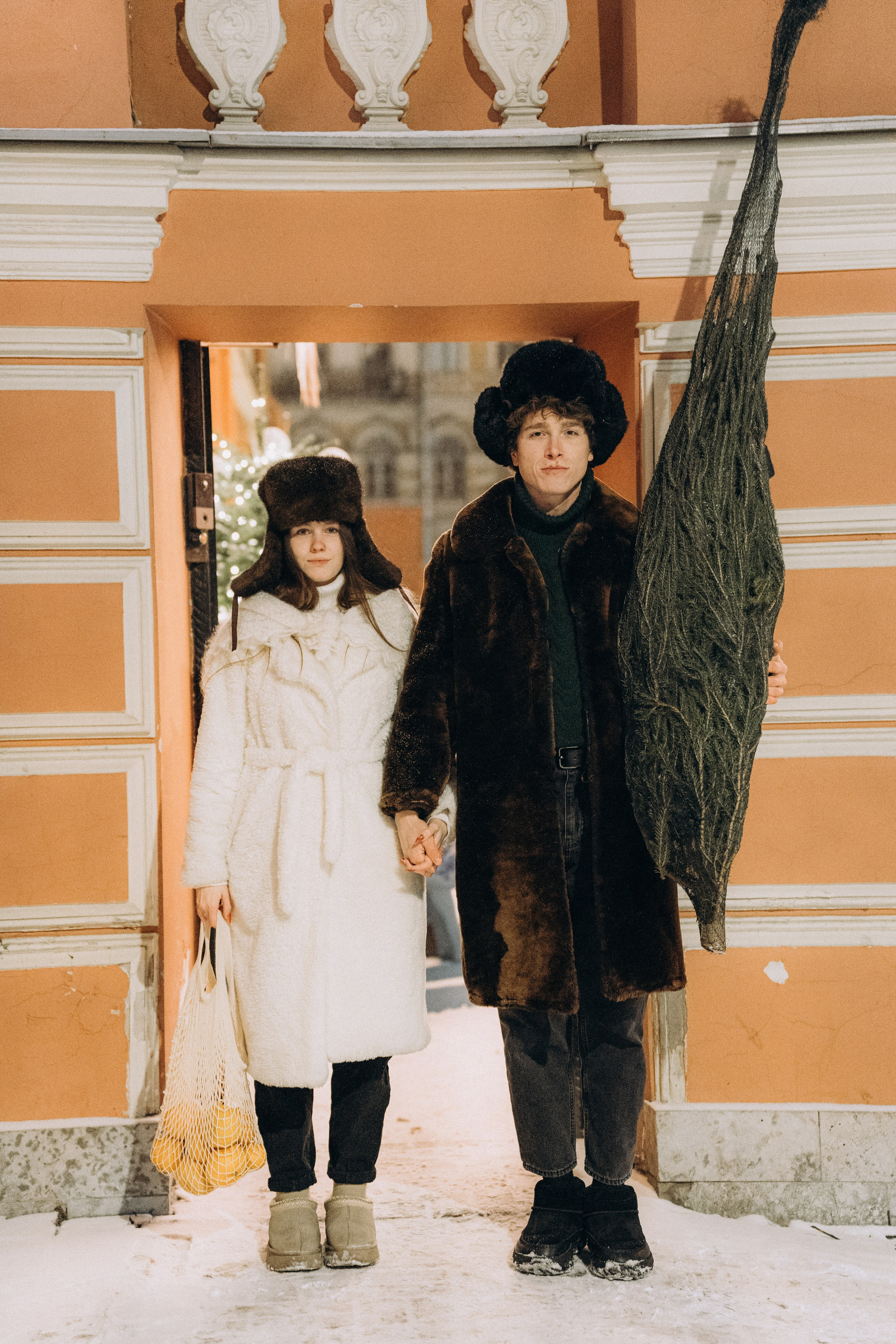 НОВОГОДНЯЯ ПРОГУЛКА ПАРЫ ПО ЧЕРНЫШЕВСКОЙ ПЕРЕД НОВЫМ ГОДОМ. Профессиональный фотограф, Санкт-Петербург — Виктория Богомолова