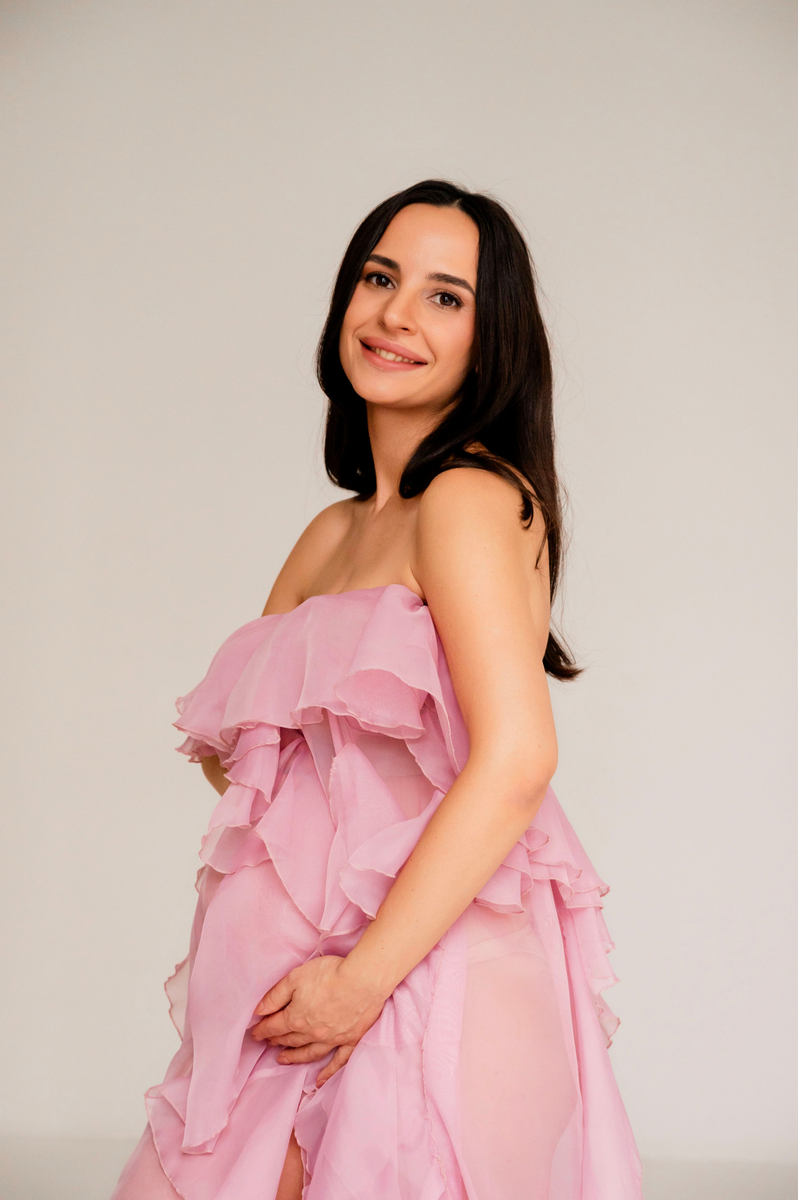 Яна. Профессиональный фотограф беременности в СПБ. Стильные фотосессии беременности в стиле минимализм и классическая фотография