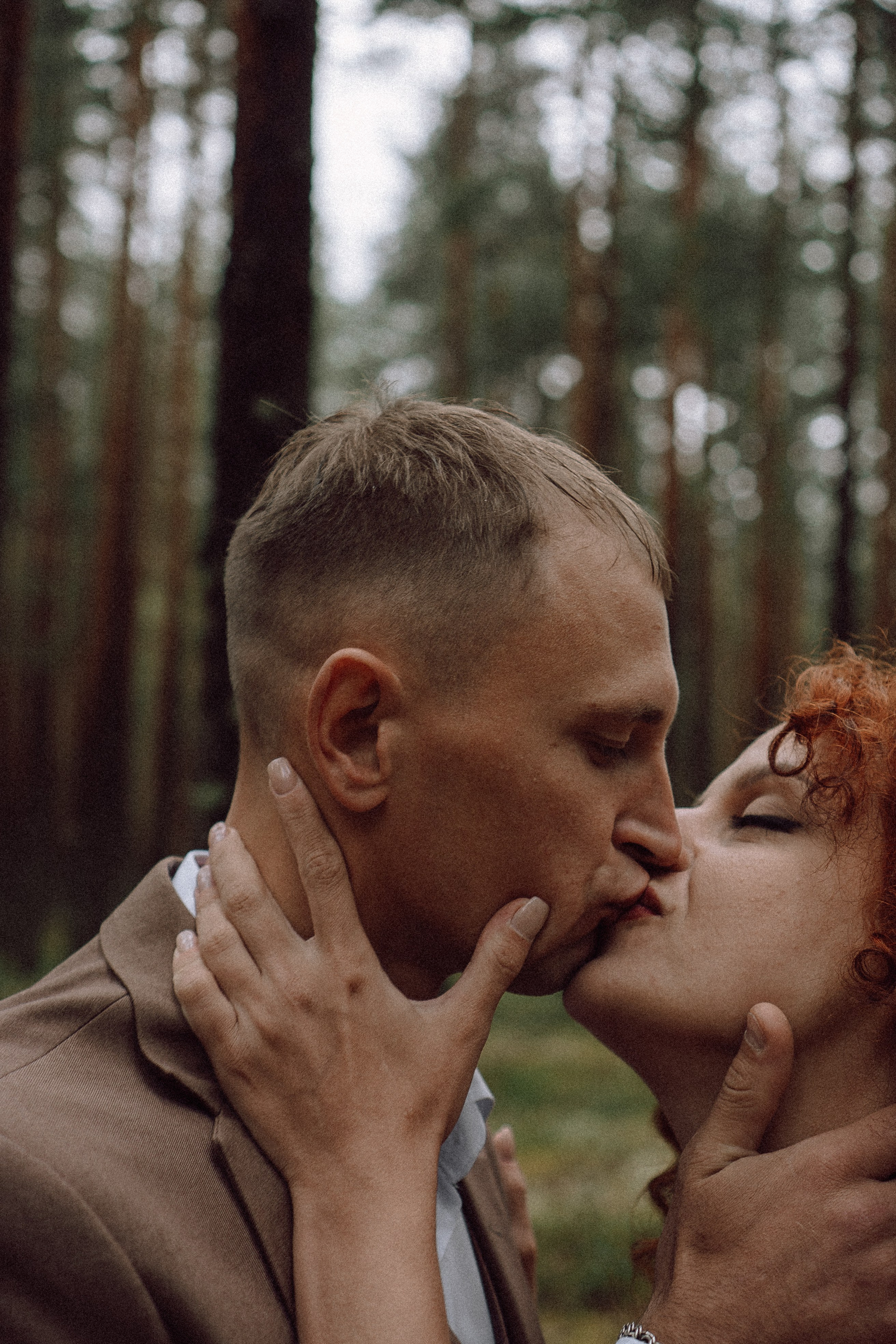 СВАДЕБНАЯ ФОТОСЕССИИЯ ПАРЫ В ГОРОДЕ ПРИОЗЕРСК В СОСНОВОМ ЛЕСУ И С ПИКАПОМ. Профессиональный фотограф, Санкт-Петербург — Виктория Богомолова