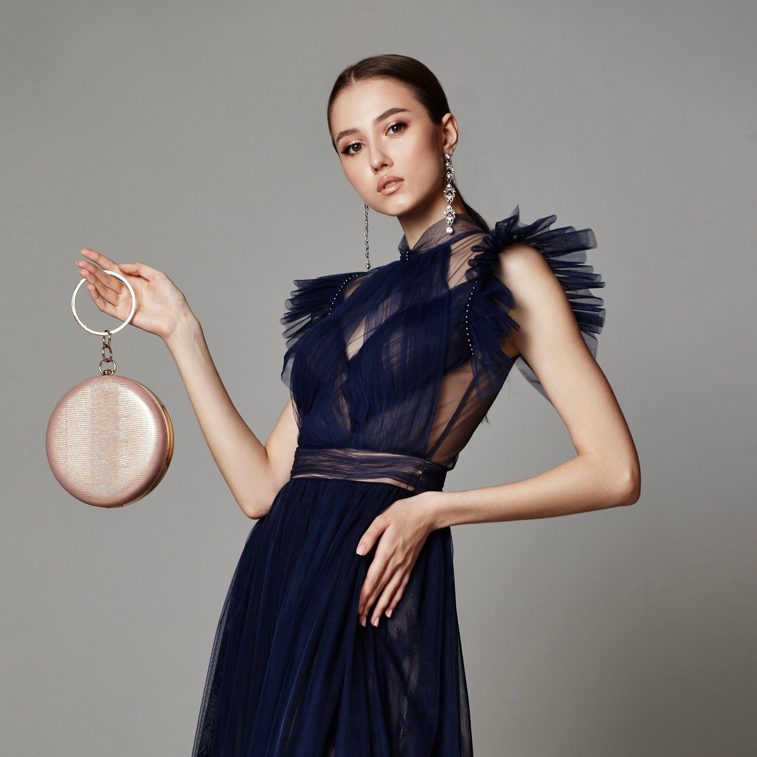 Премиальная предметная съемка с моделями для вашего бизнеса в Нижнем Новгороде.