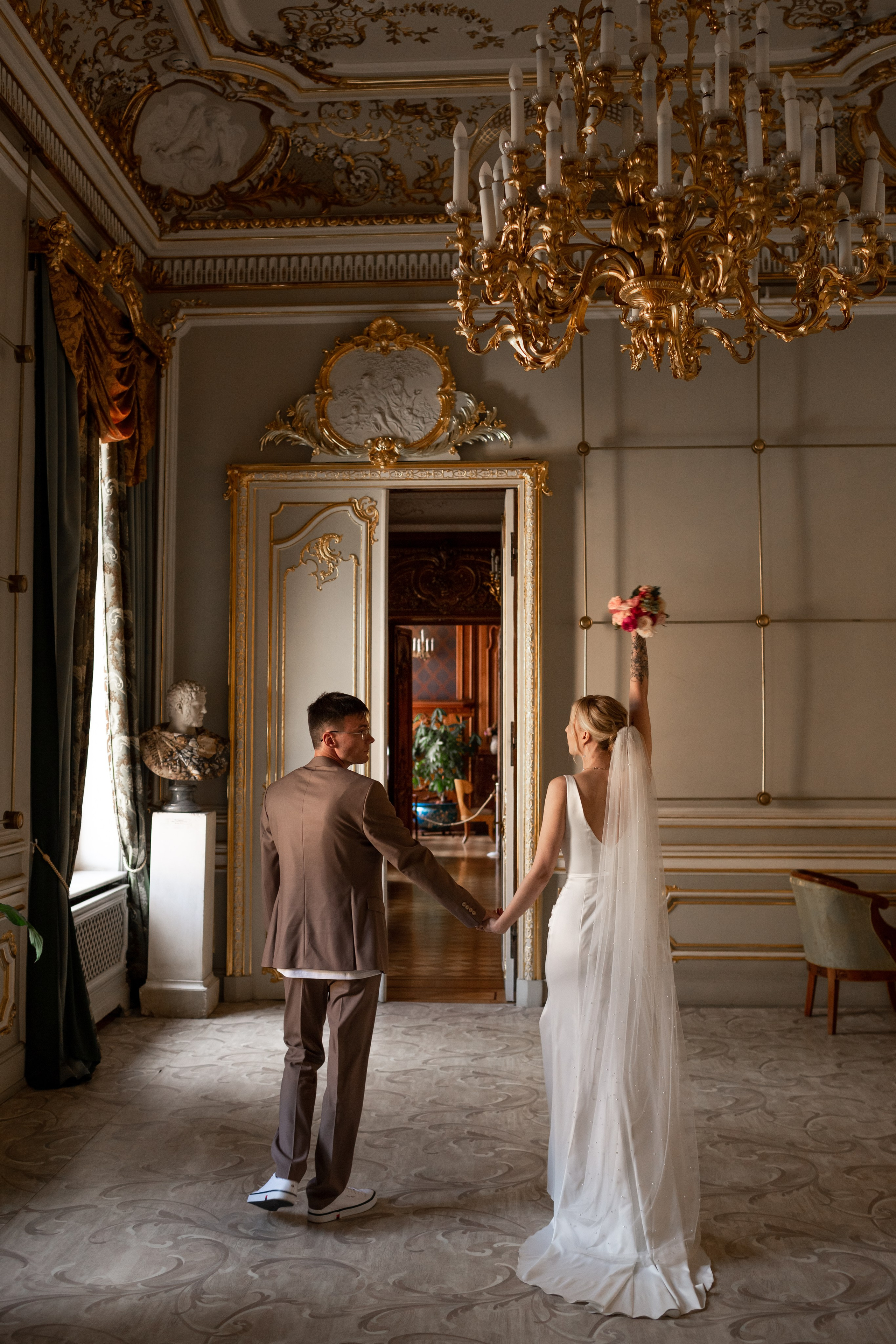 Свадебная фотосессия во дворцах Петербурга. Свадебный фотограф Кирилл Белый