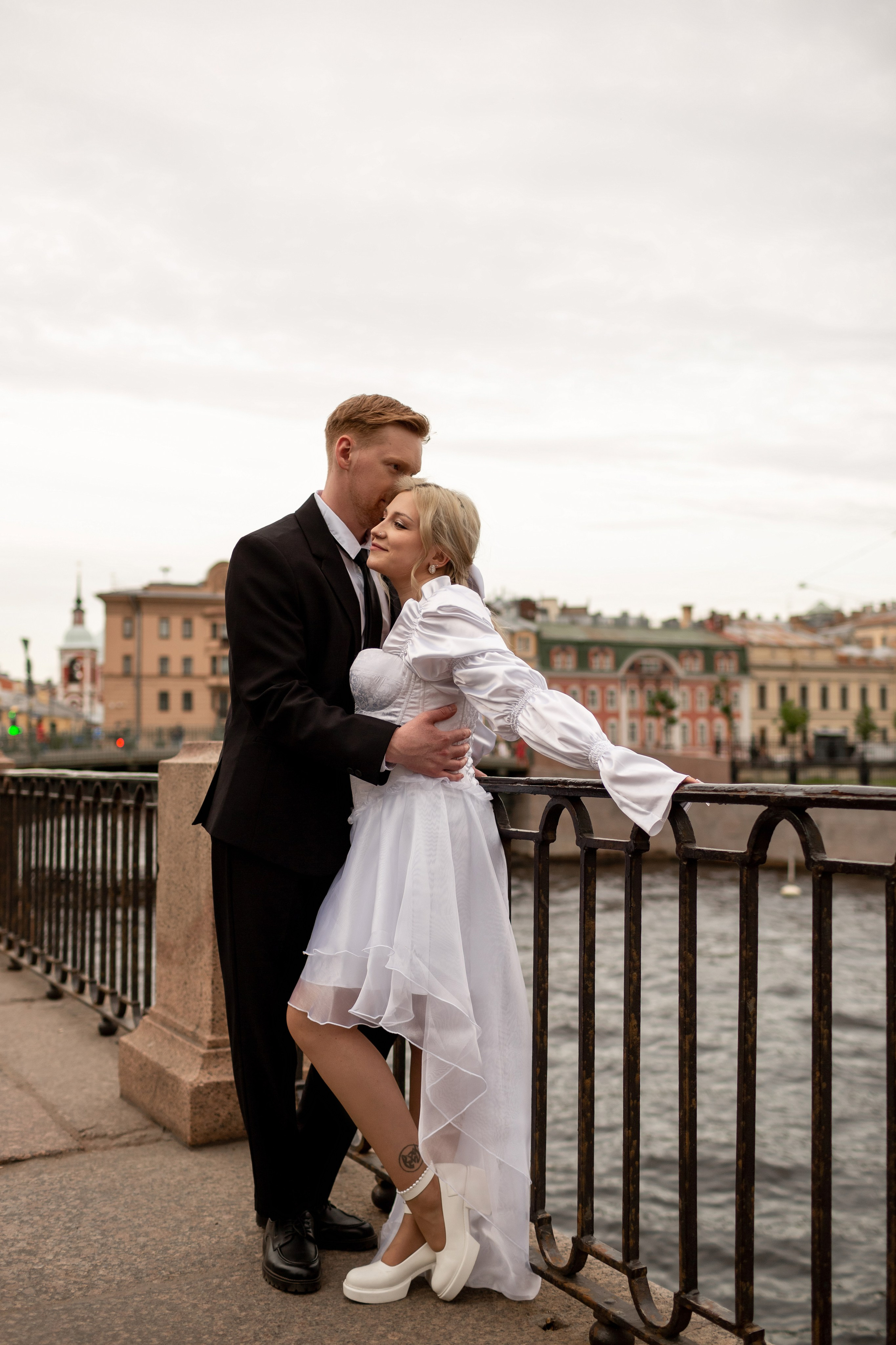 Свадебная фотопрогулка по улицам Петербурга. Свадебный фотограф Кирилл Белый