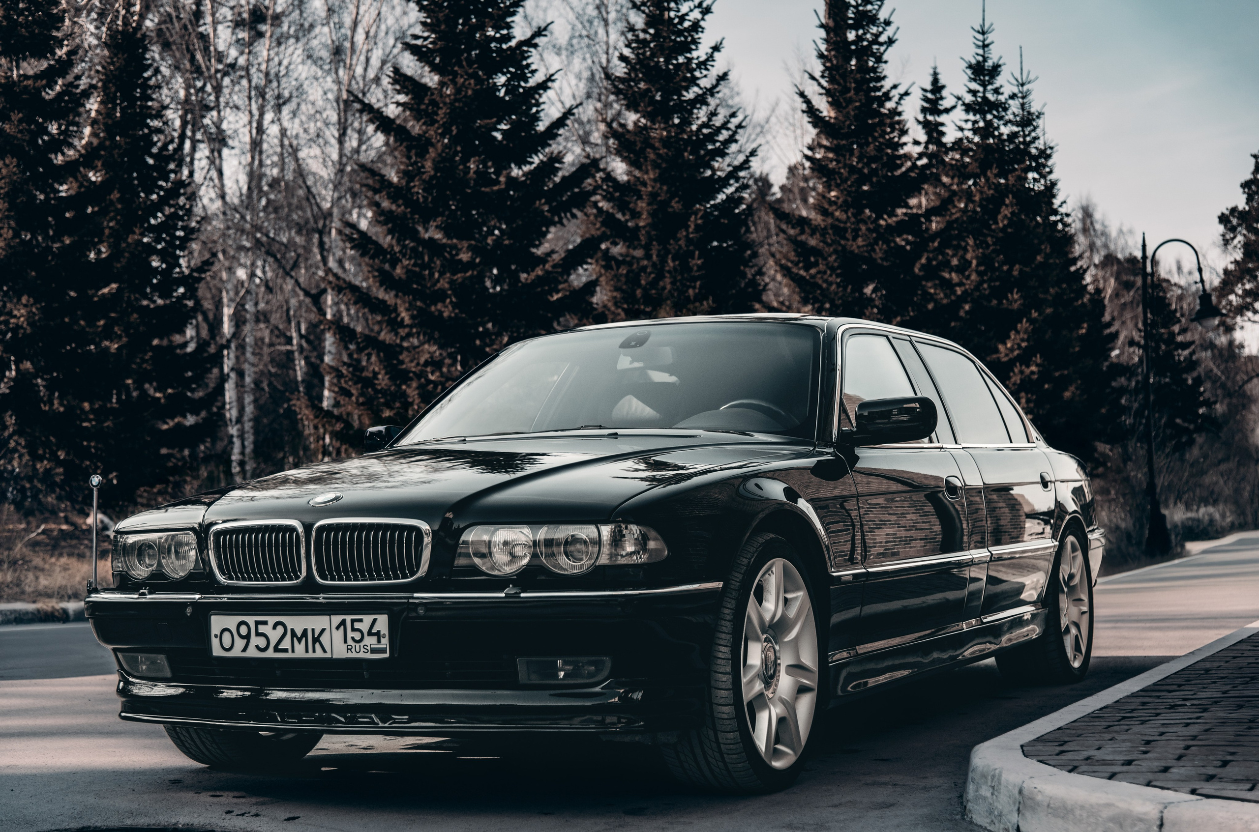 Фотосессия лонговой BMW 7L E38 в&nbsp;Новосибирске. Автомобильный фотограф Чанчин Владимир