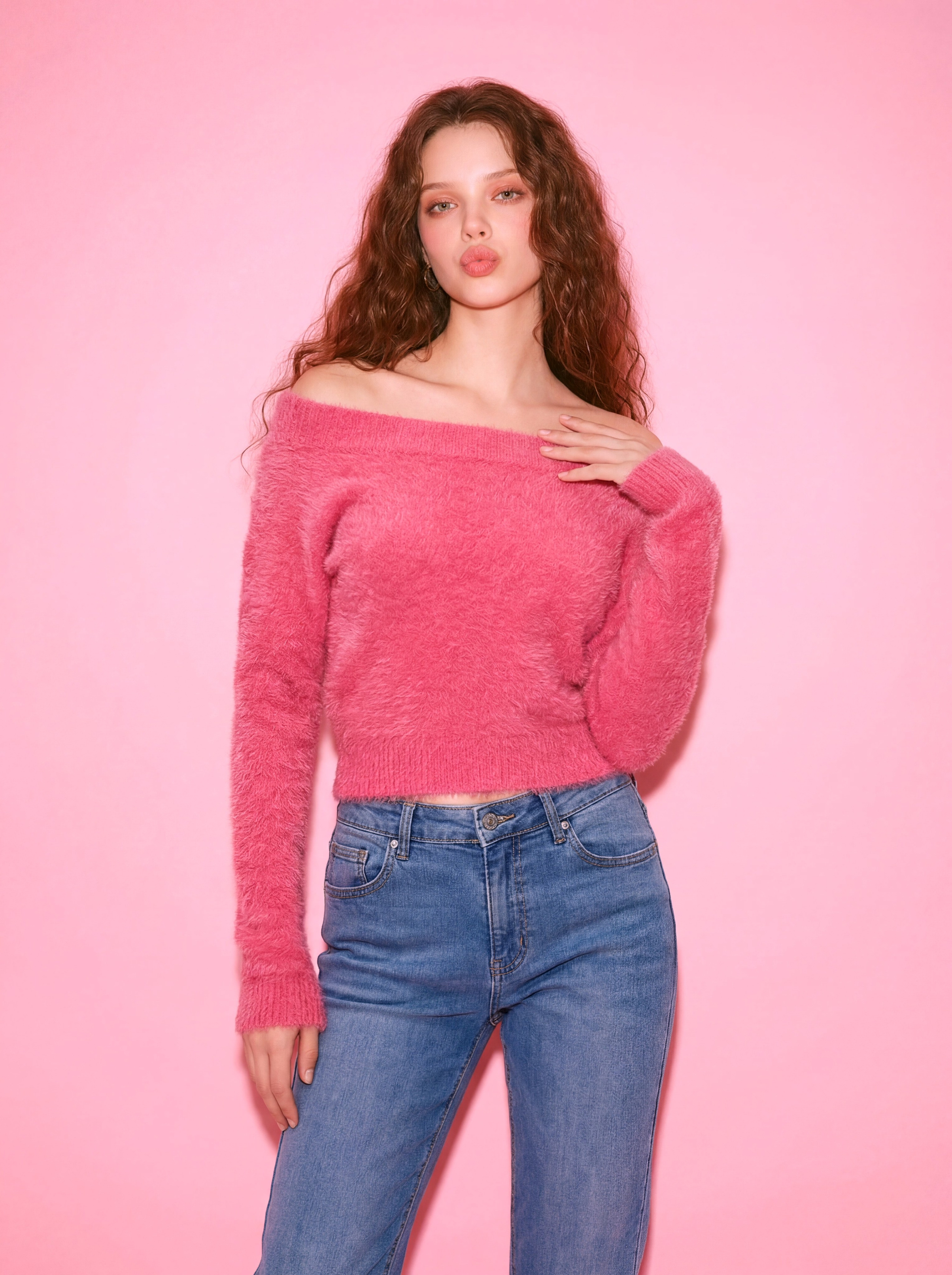 AI-аватар модели для каталога маркетплейса в розовом свитере