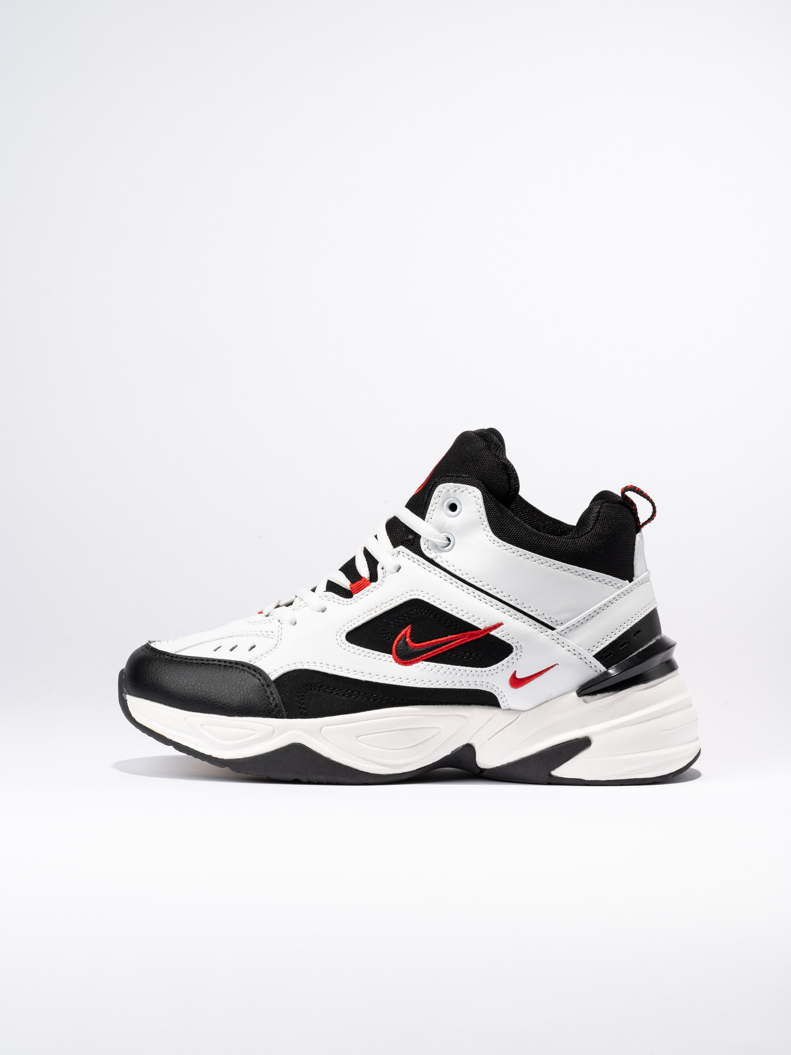 2023.10.24 — Фото кроссовок. Студия рекламной и предметной съемки товаров WELKO Studio