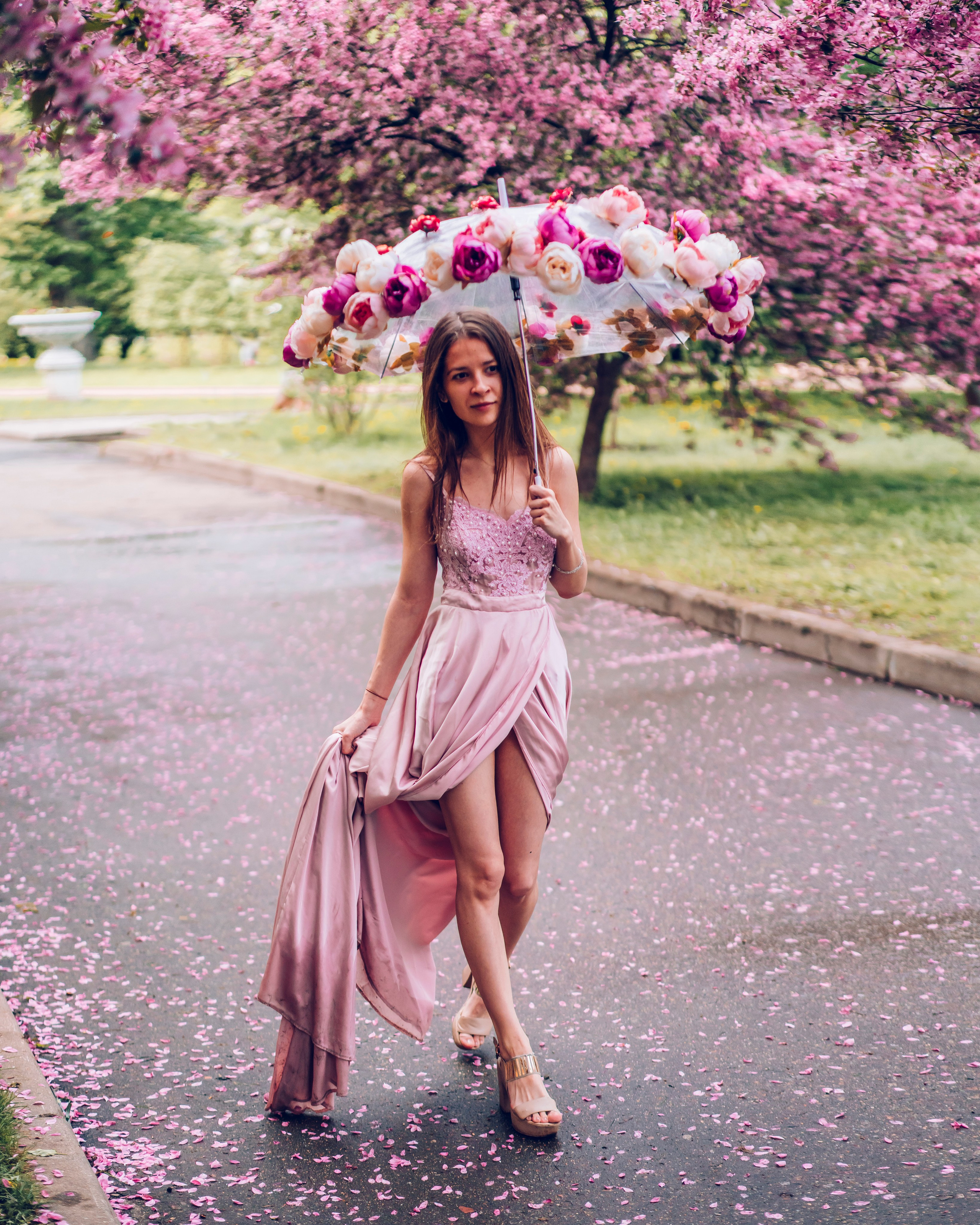 Съёмки в цветениях. Фотограф Айгуль Вишня, съёмка в Москве и Санкт-Петербурге