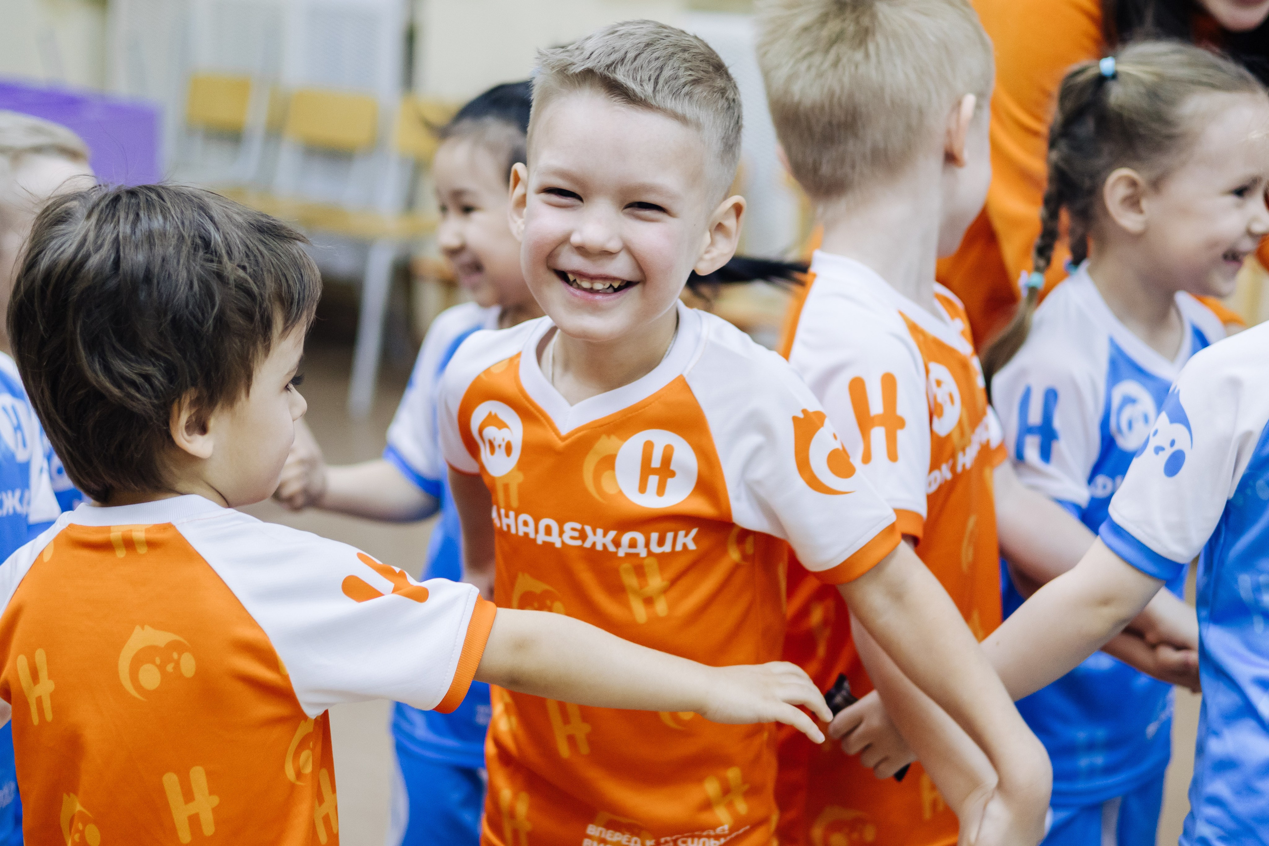 Фотосессия с кубком в детских садах г. Магнитогорска. Денис Прохоров Фотограф в г. Магнитогорск