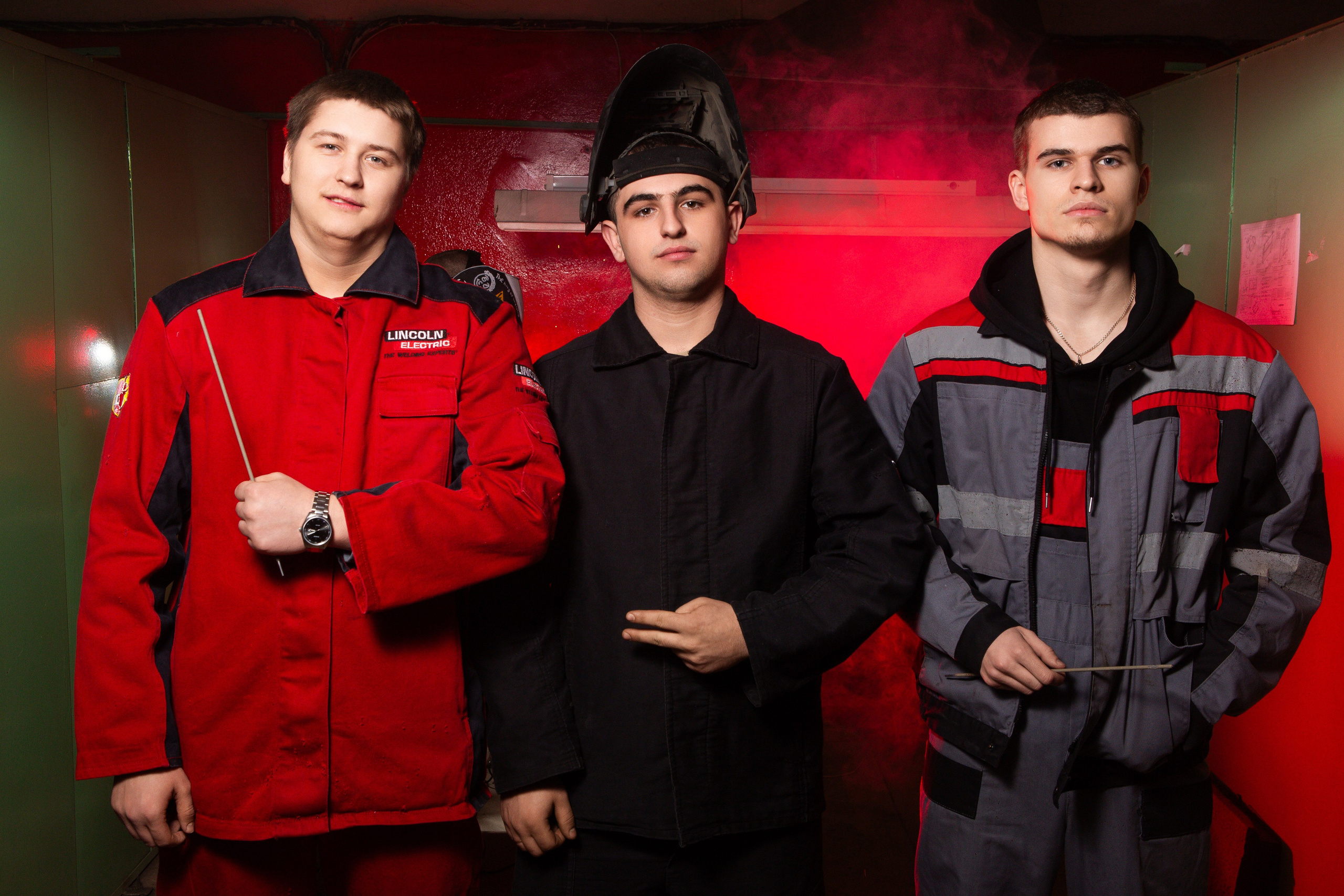 Фотосессия в Цеху для Выпускников Сварочного Производства | Твой Альбом Мценск. ТВОЙ АЛЬБОМ / ТВОИ ПРАВИЛА