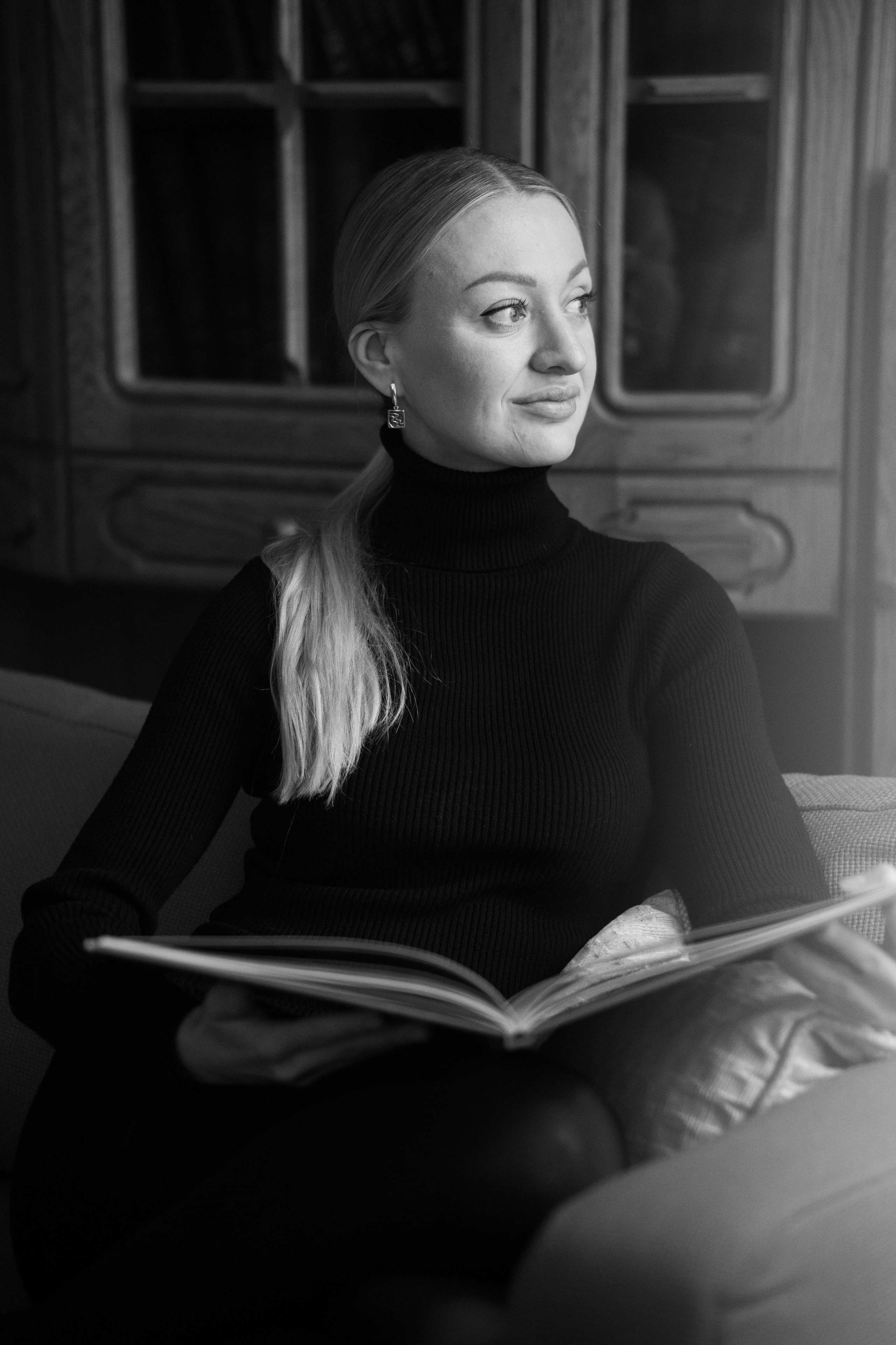 Студийная съемка. Привет, меня зовут Юлия Великая!