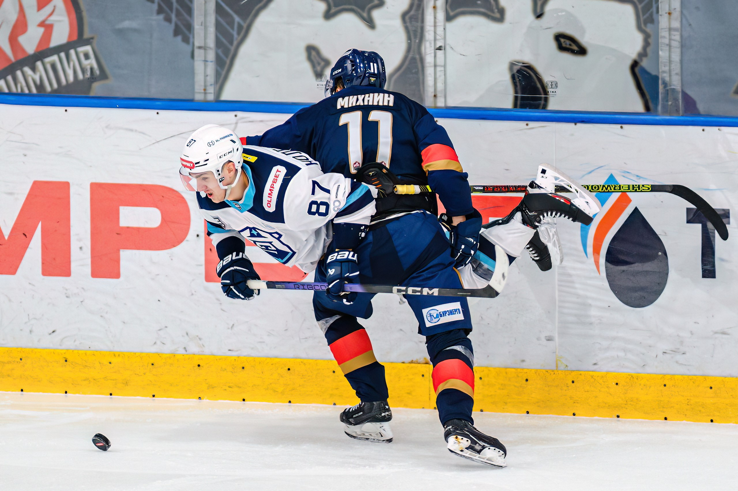 Хоккей с шайбой. Спортивный фотограф Иван Молот (Киров)