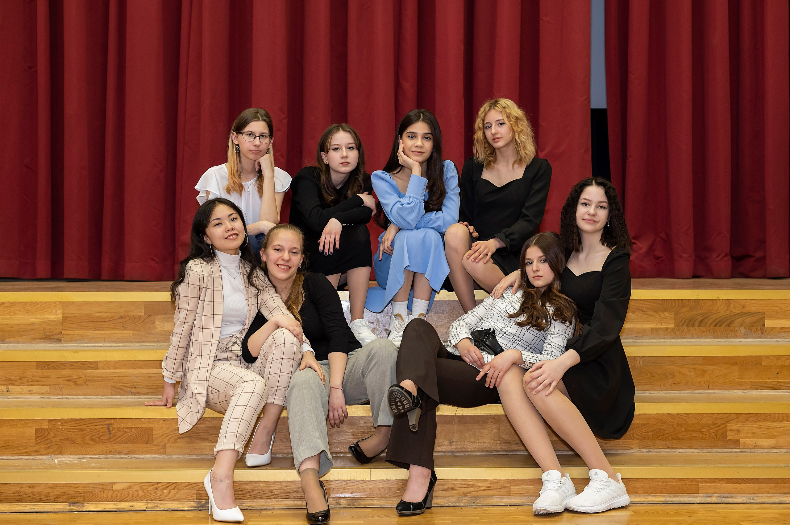 Фотосессия в классе и на территории школы. 9-И класс школа 1413. Детский и семейный фотограф г. Москва Оксана Катаджи