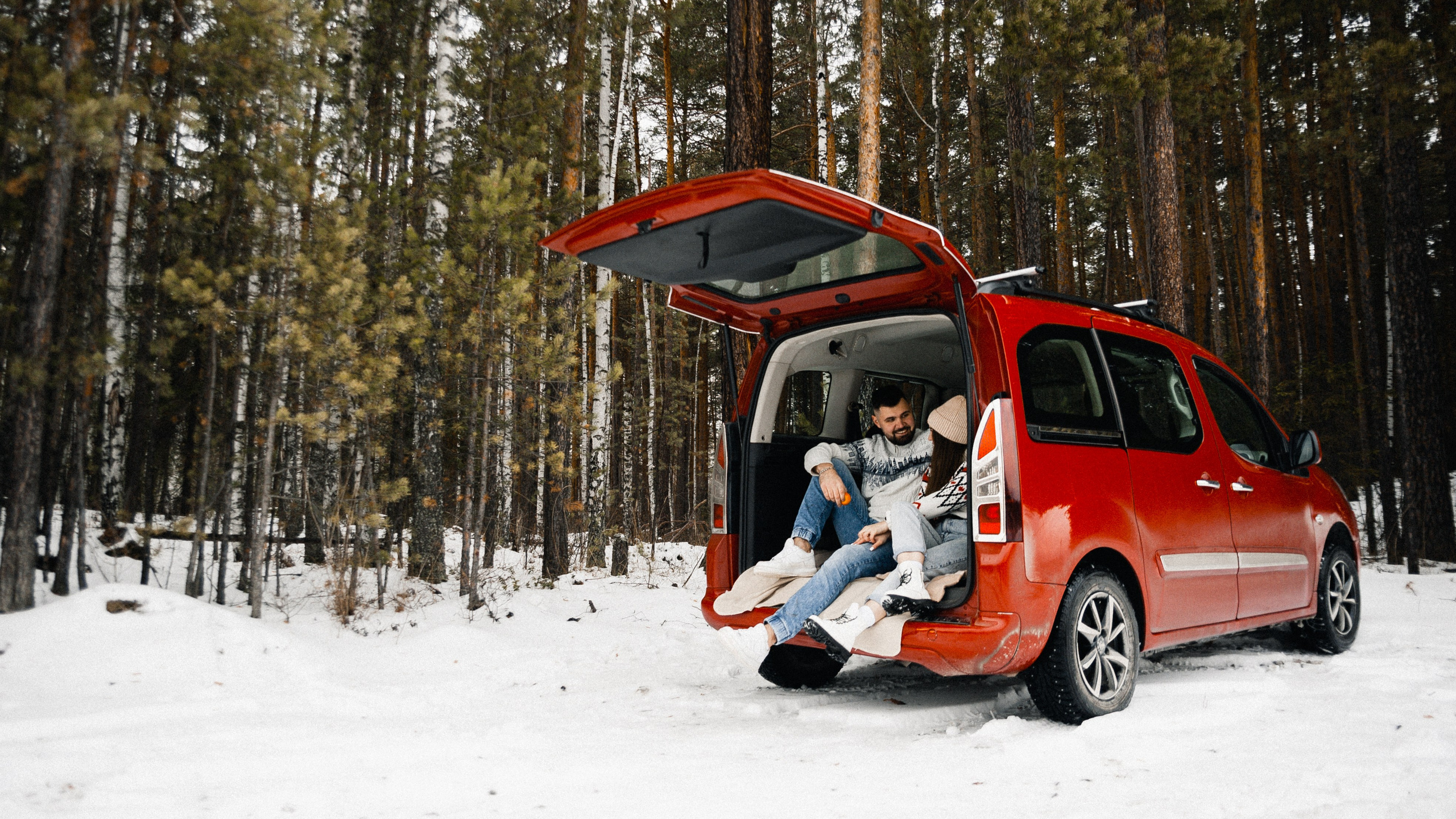 Тренды новогодних съемок 2025. Фотограф в Екатеринбурге Артём Зайнетдинов