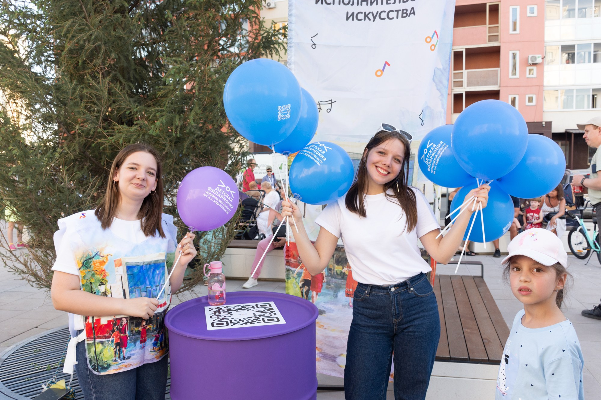 Фестиваль современного исполнительского искусства (Сквер Академ Риверсайд). Фотограф Максим Буряк