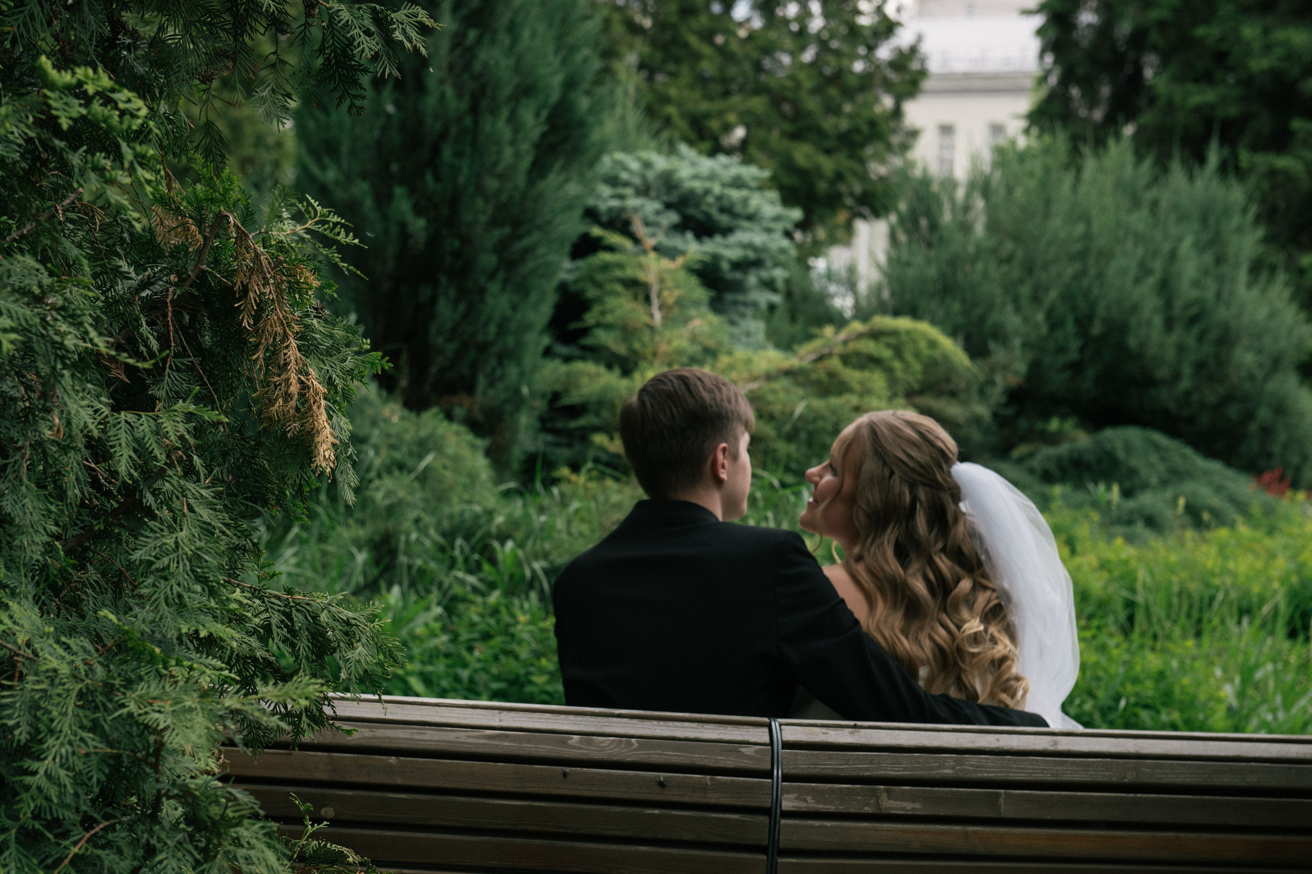 Прогулка жениха и невесты по городу