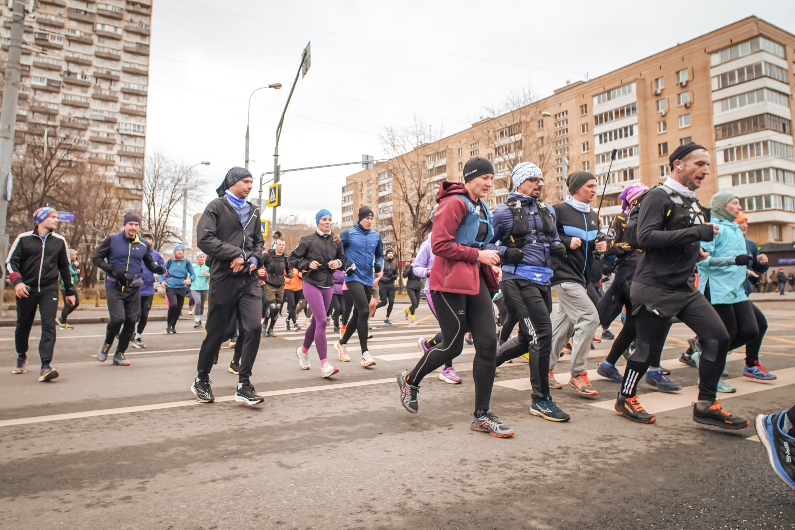 #марафонудома #яuzarun 2024 2-я петля, группа 6:30. Роман Капилюшов. Бег. Фото. Видео. г. Люберцы