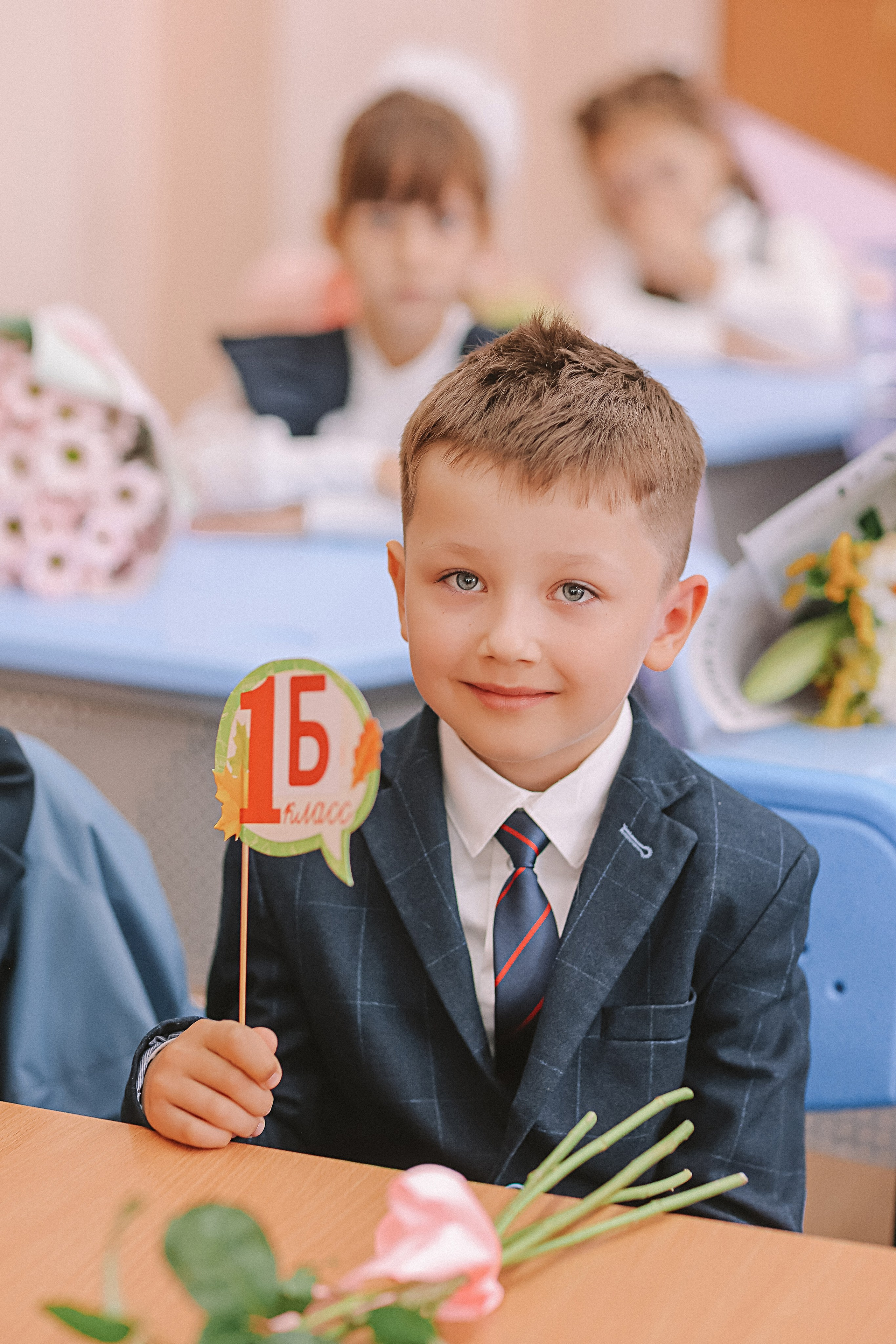 1 сентября линейка+кл час+портреты. Семейный фотограф Тюмень, фотограф на роды Салмина Мария