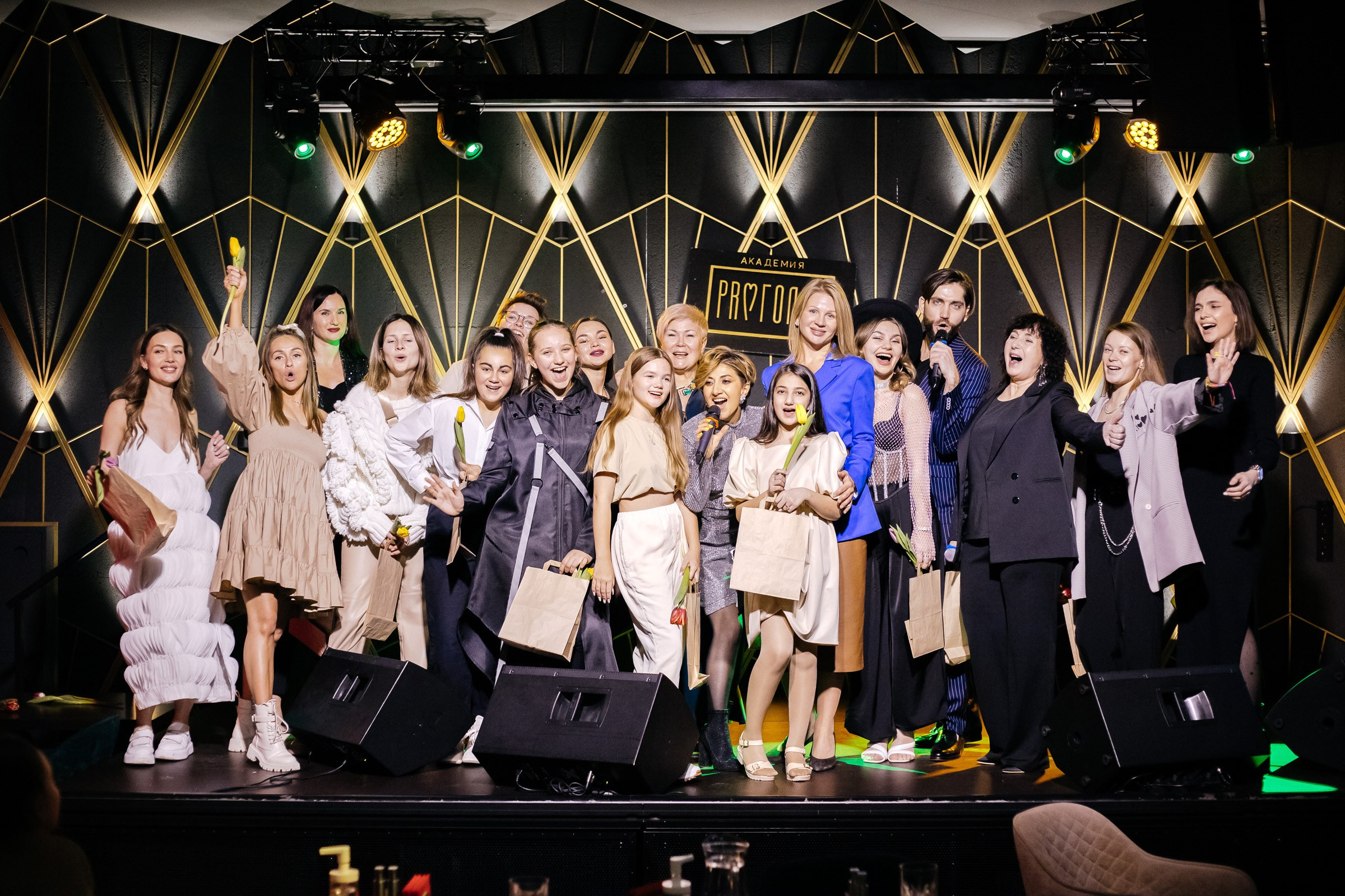 КАРАОКЕ БАР P'YANO. Репортажный и портретный фотограф в Екатеринбурге Гизатуллин Марат