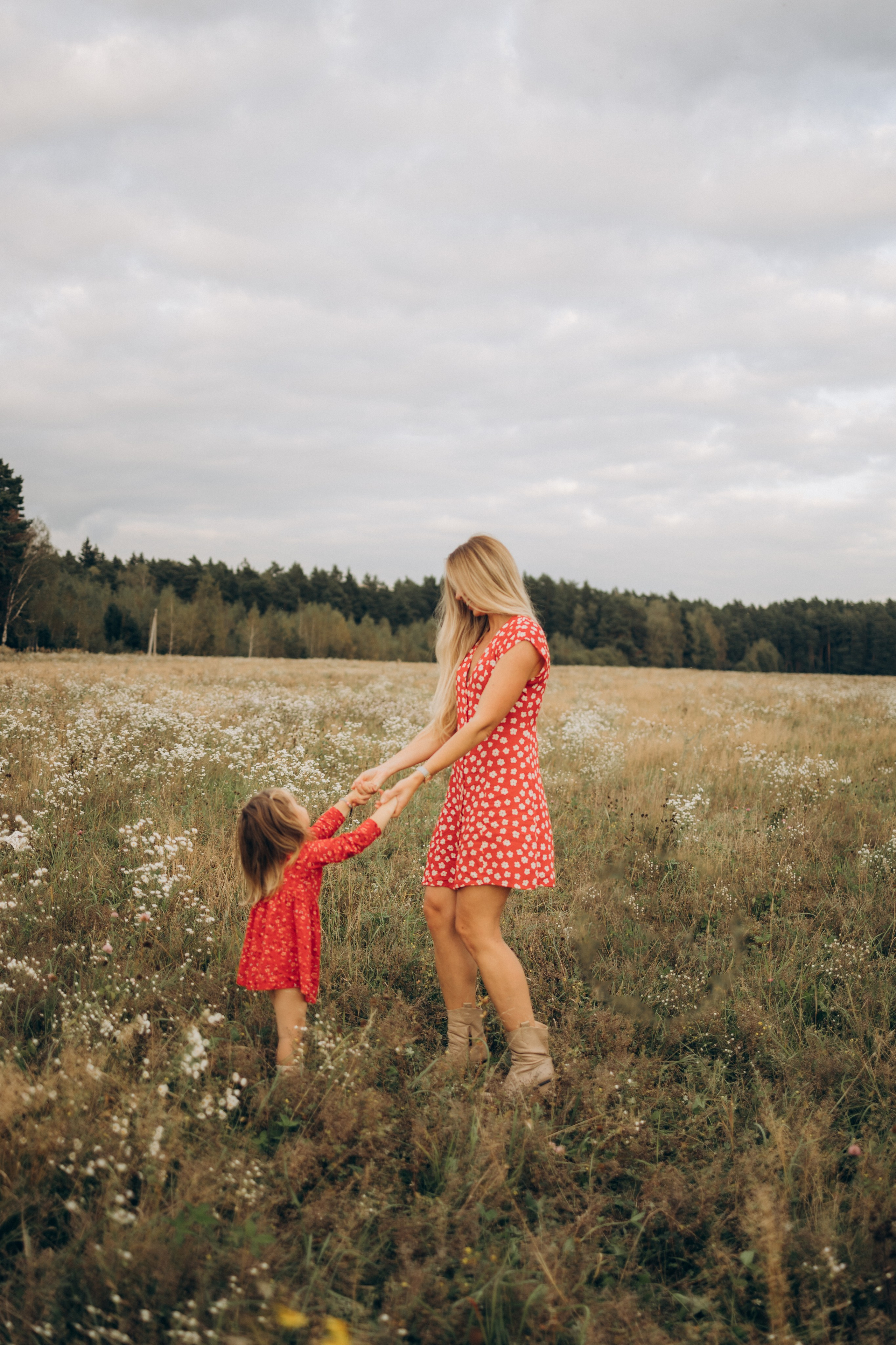Мама и дочка (5.09.2025) г. Жуков (Калужская обл.). Надежда Стар семейный и церковный фотограф в Жукове и Калужской области