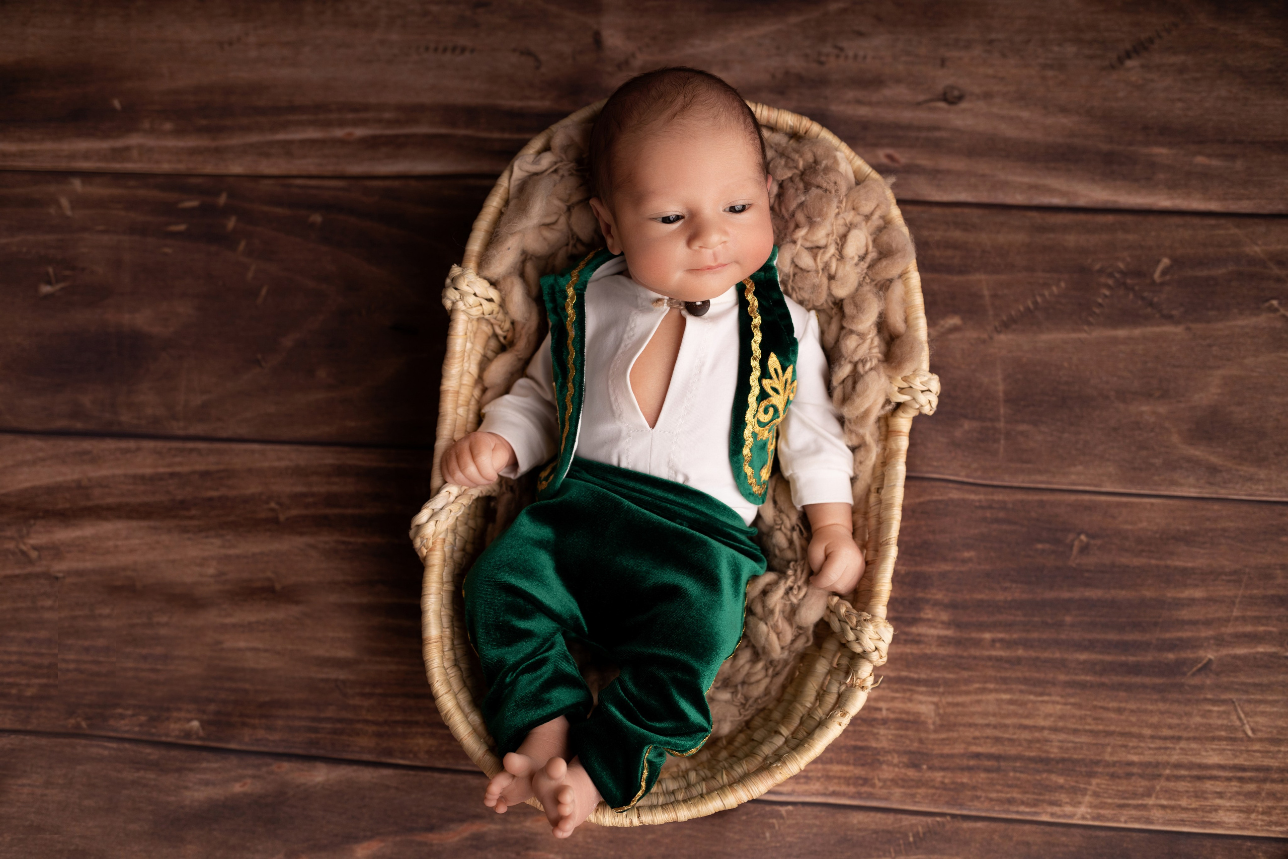 Классическая фотосессия малыша. Фотограф новорожденных малышей в Омске и Омской области Эльвира Камаева