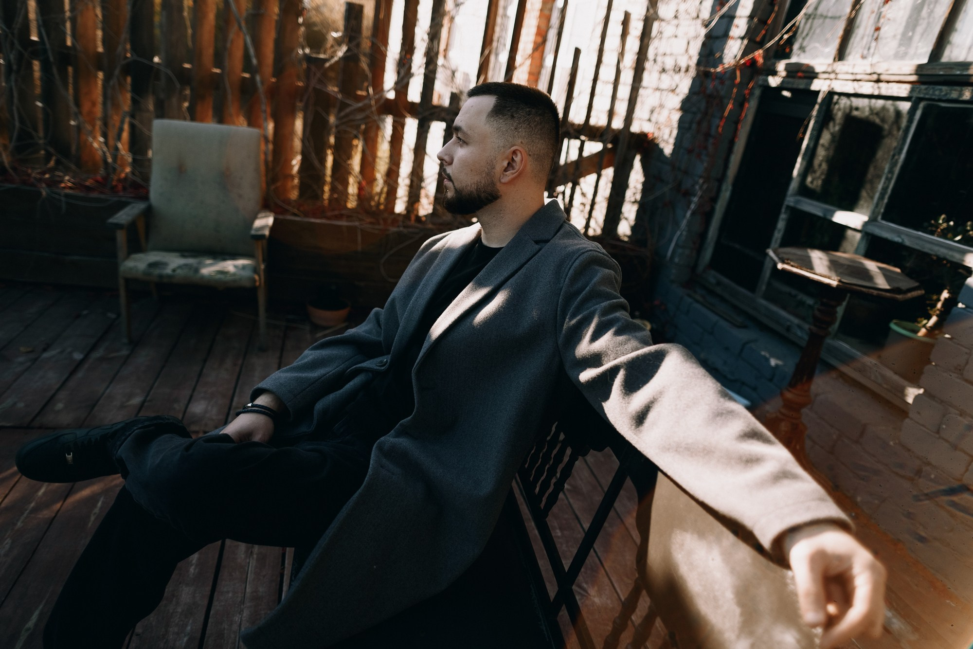 Мужской портрет в студии Тюмень — Фотосессия для мужчин | Дарья Мустафина. Портретный фотограф Тюмень Дарья Мустафина