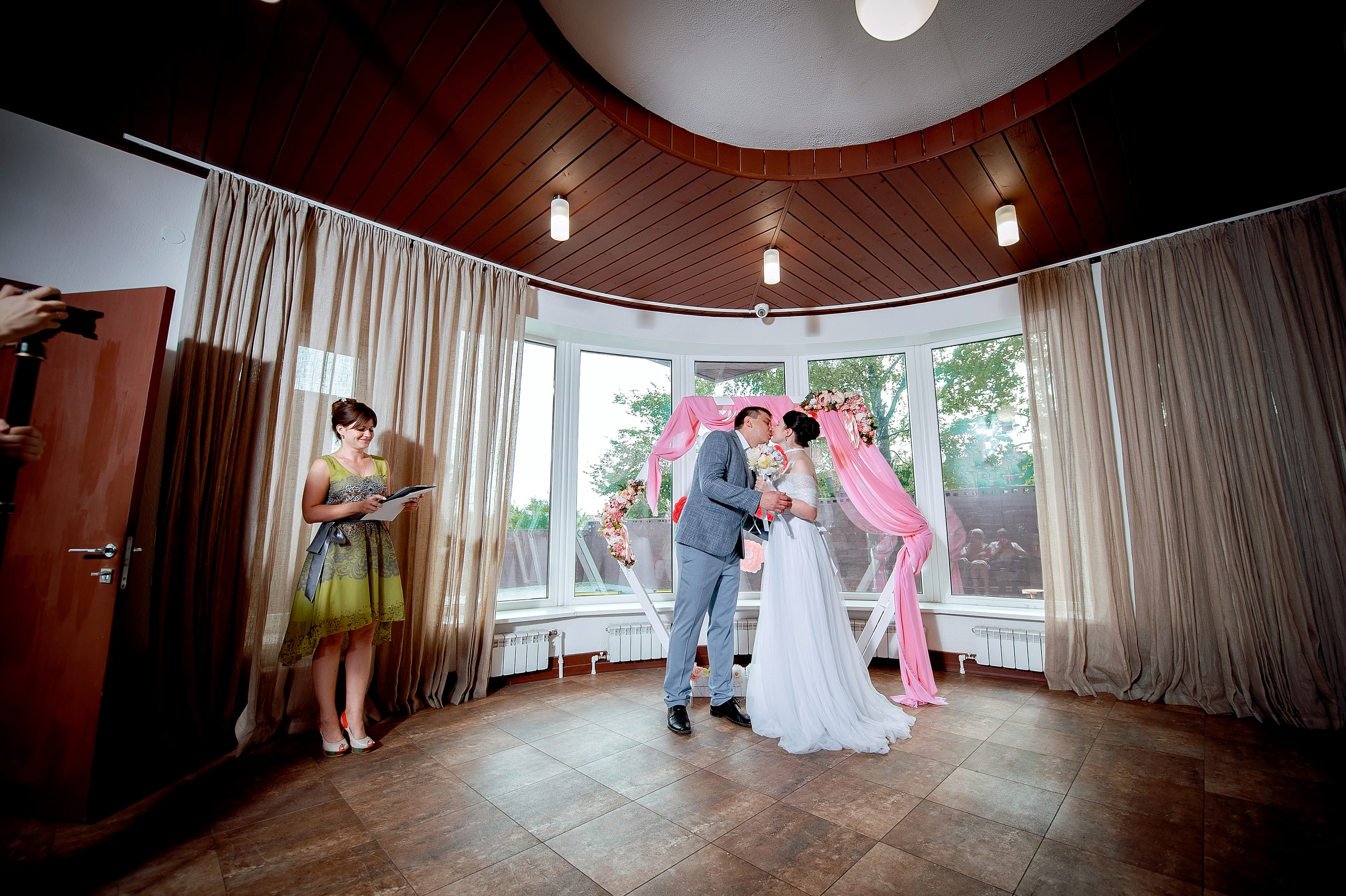 Летняя свадьба на ВДНХ. Свадебный и семейный фотограф Виктория Носачёва. Щелково, Москва и МО