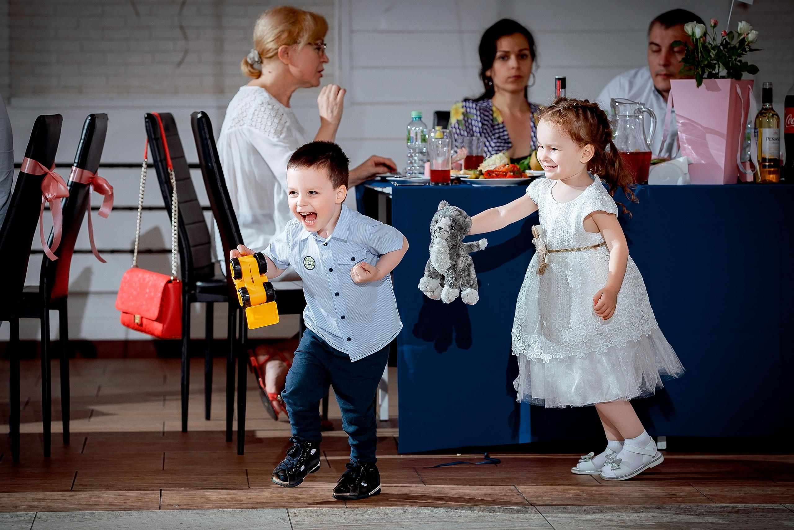 Летняя свадьба на ВДНХ. Свадебный и семейный фотограф Виктория Носачёва. Щелково, Москва и МО