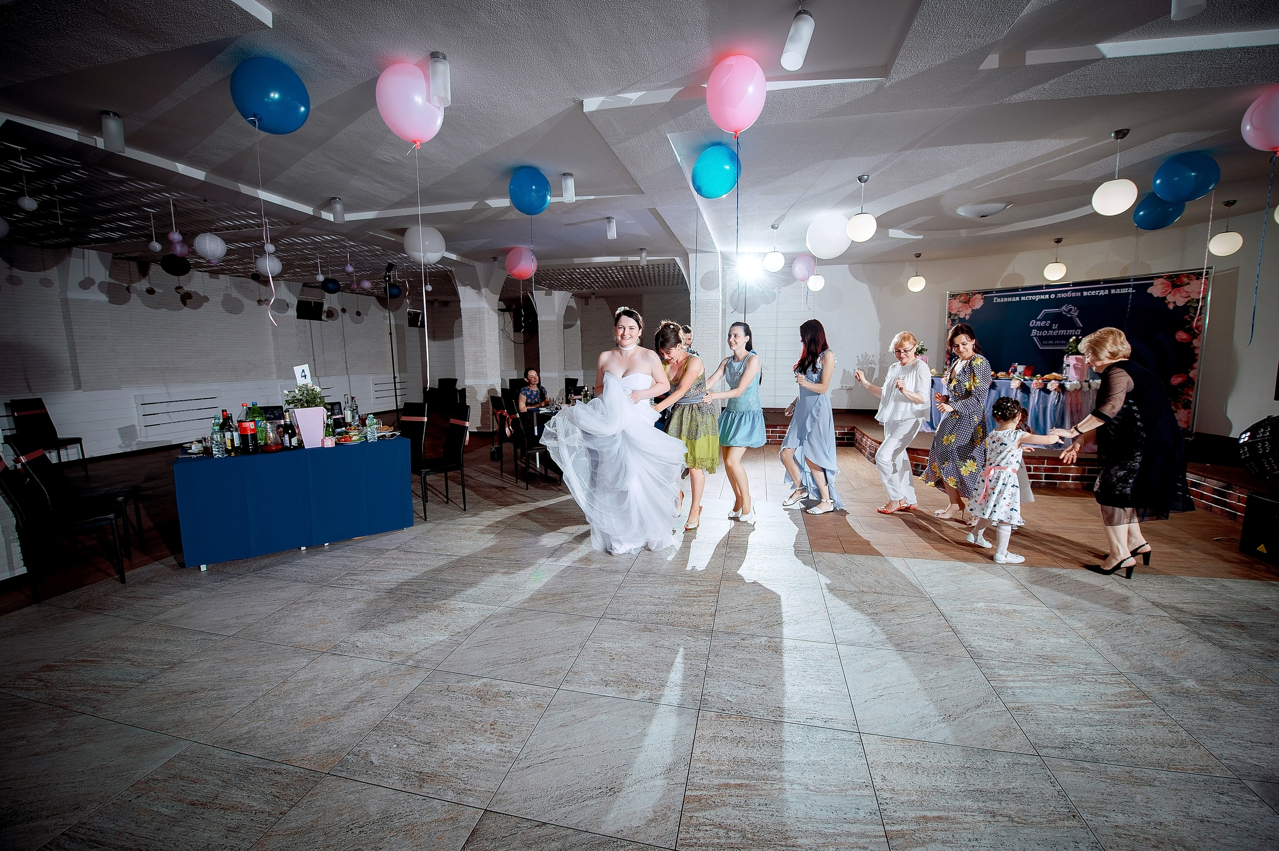 Летняя свадьба на ВДНХ. Свадебный и семейный фотограф Виктория Носачёва. Щелково, Москва и МО