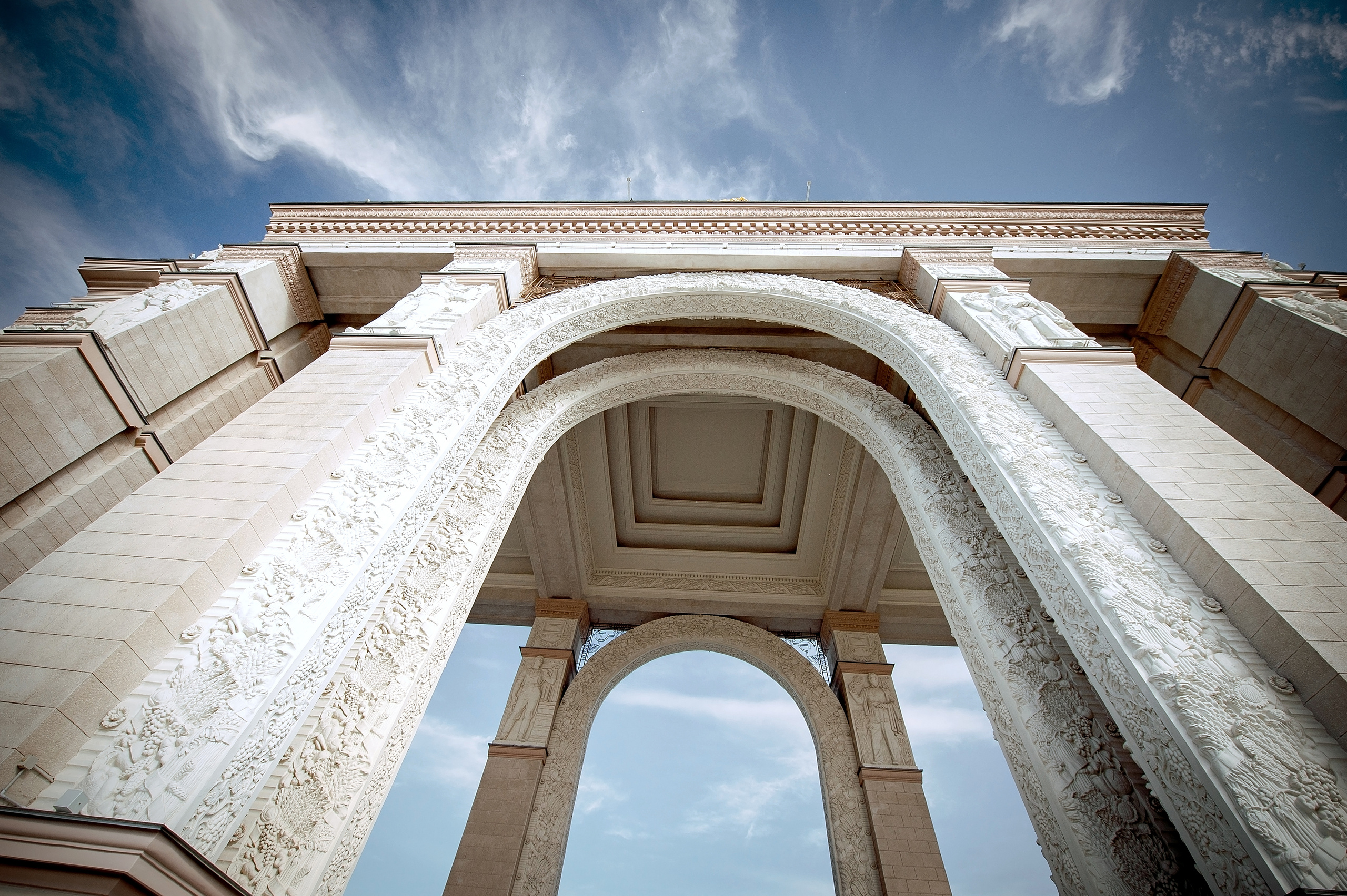 Летняя свадьба на ВДНХ. Свадебный и семейный фотограф Виктория Носачёва. Щелково, Москва и МО