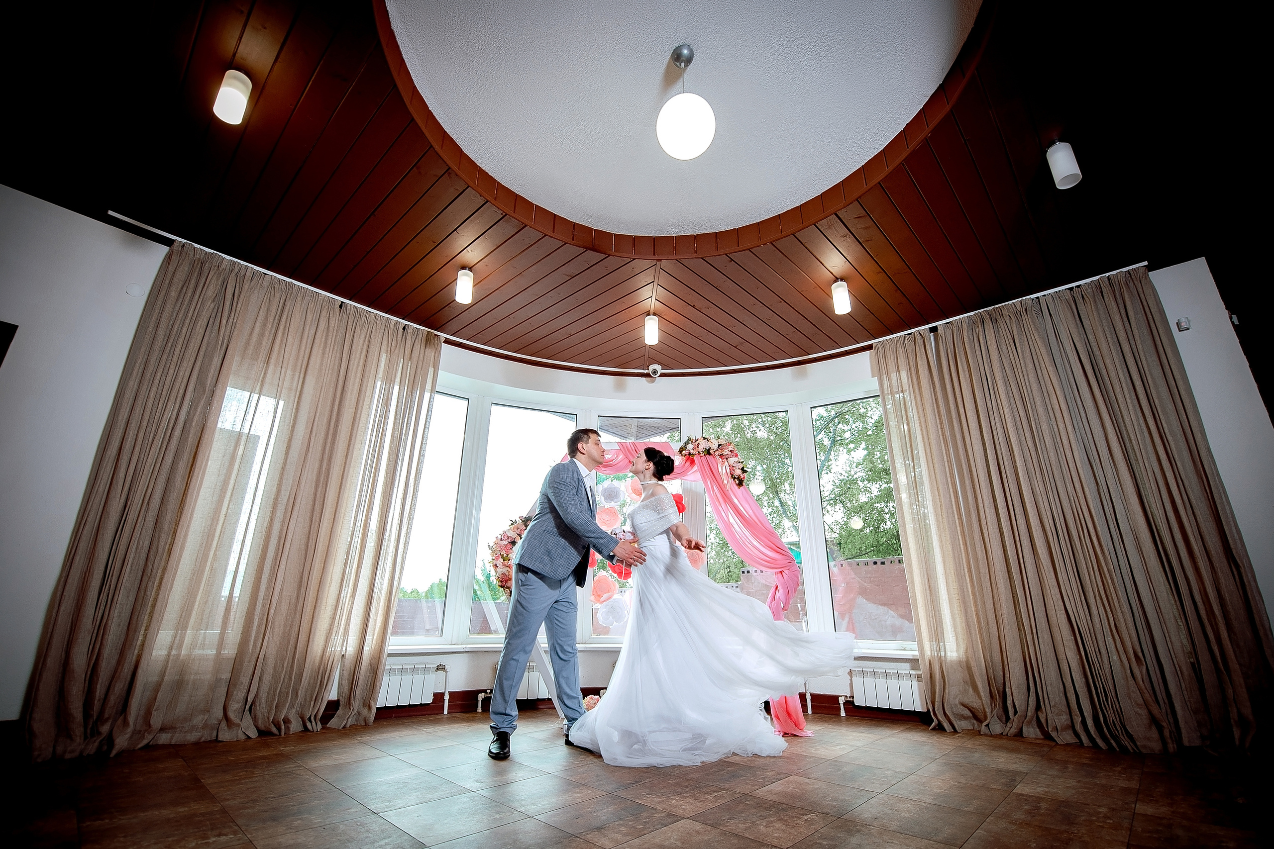 Летняя свадьба на ВДНХ. Свадебный и семейный фотограф Виктория Носачёва. Щелково, Москва и МО