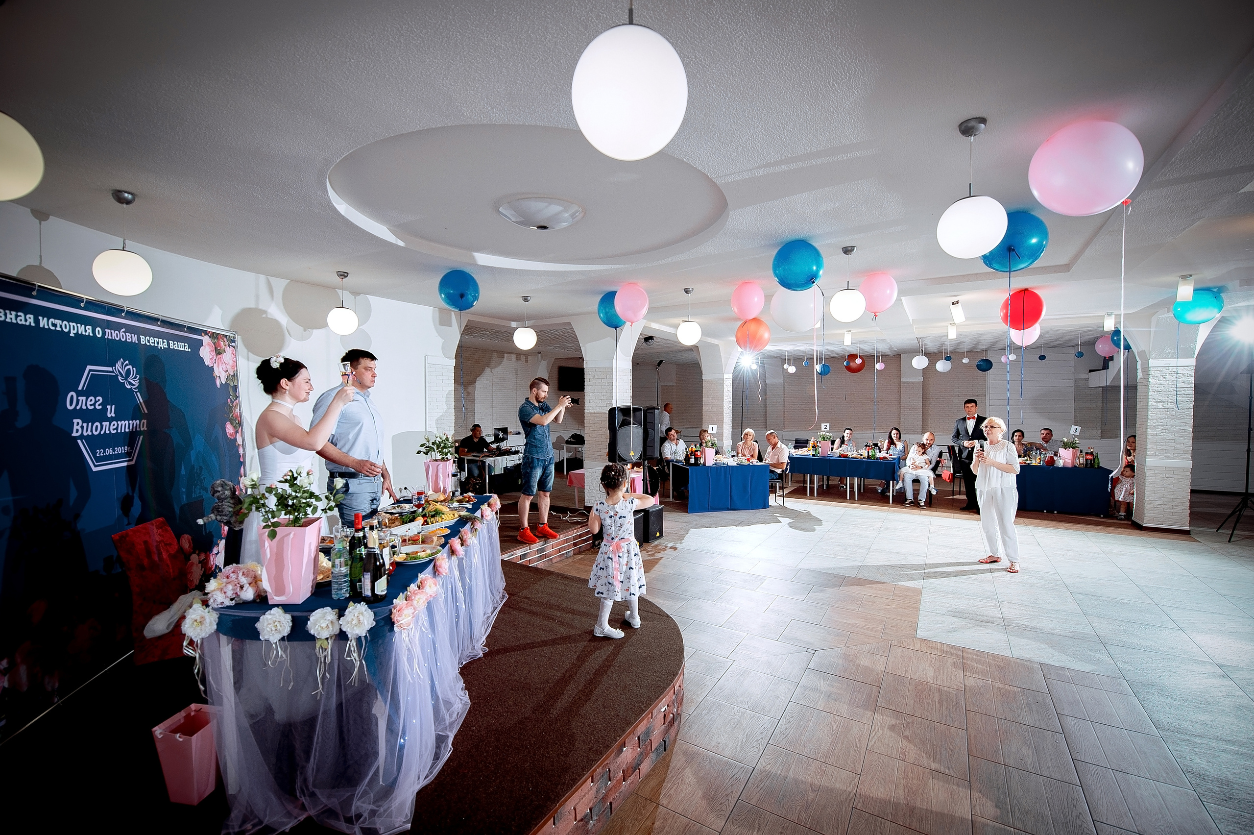 Летняя свадьба на ВДНХ. Свадебный и семейный фотограф Виктория Носачёва. Щелково, Москва и МО