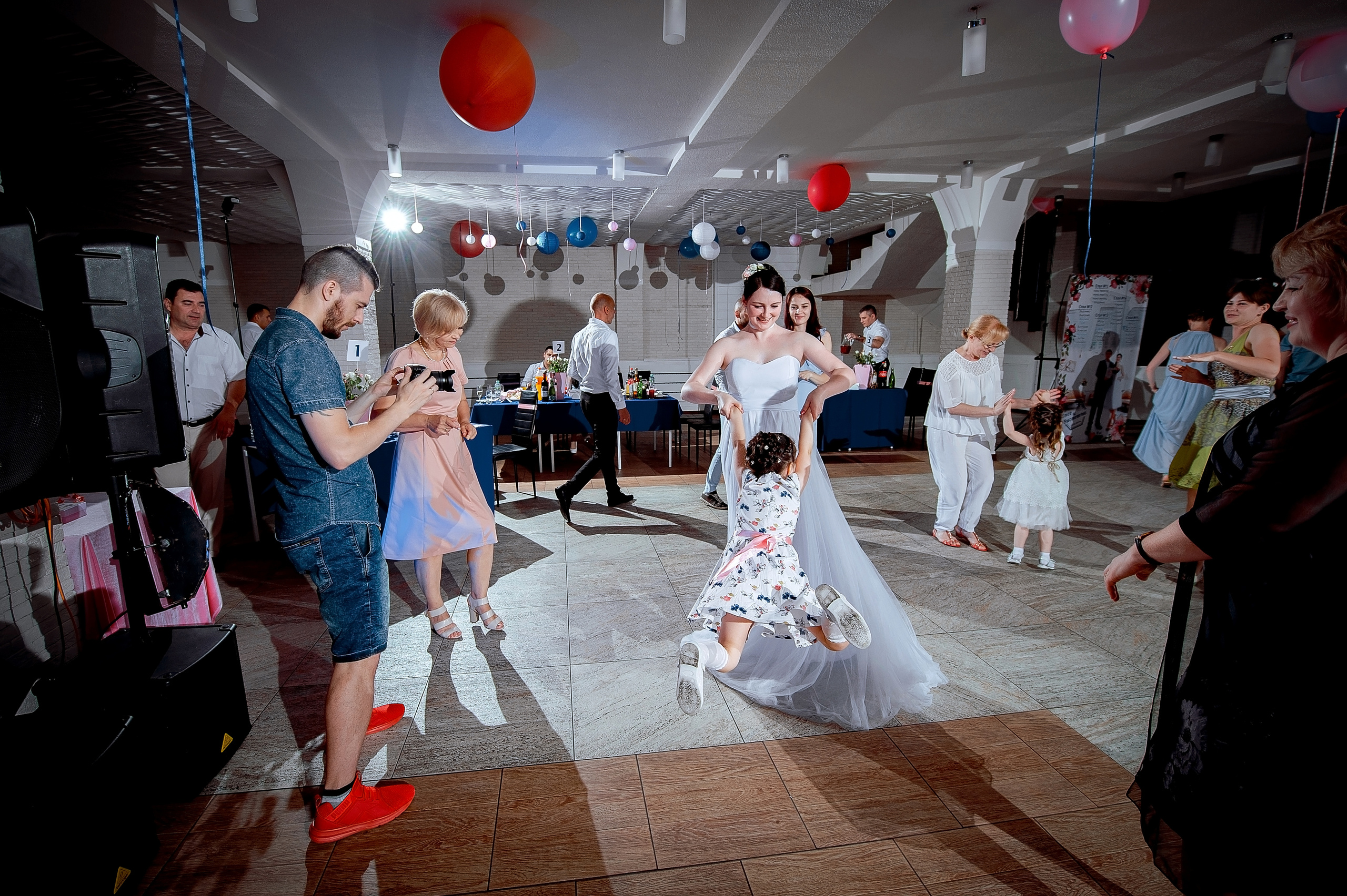 Летняя свадьба на ВДНХ. Свадебный и семейный фотограф Виктория Носачёва. Щелково, Москва и МО