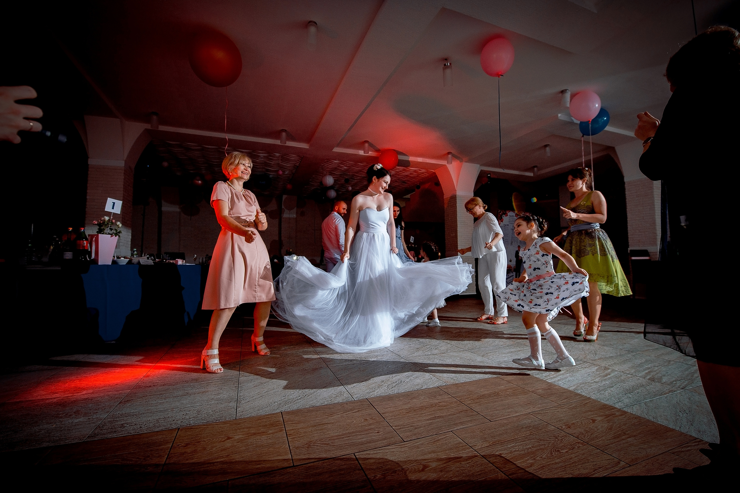 Летняя свадьба на ВДНХ. Свадебный и семейный фотограф Виктория Носачёва. Щелково, Москва и МО